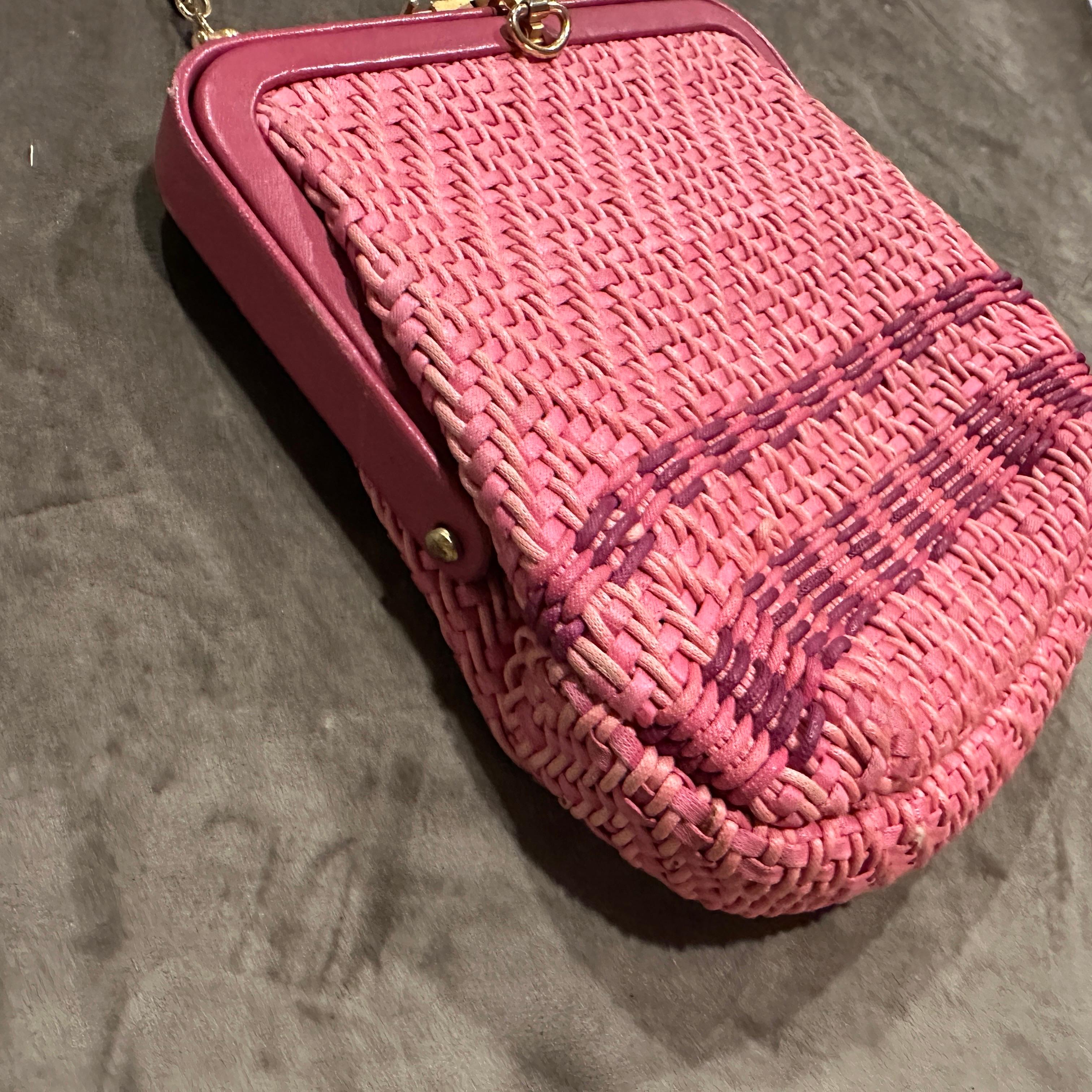 1950s Pink Woven Fabric and Brass Italian Minaudière Bag im Angebot 7