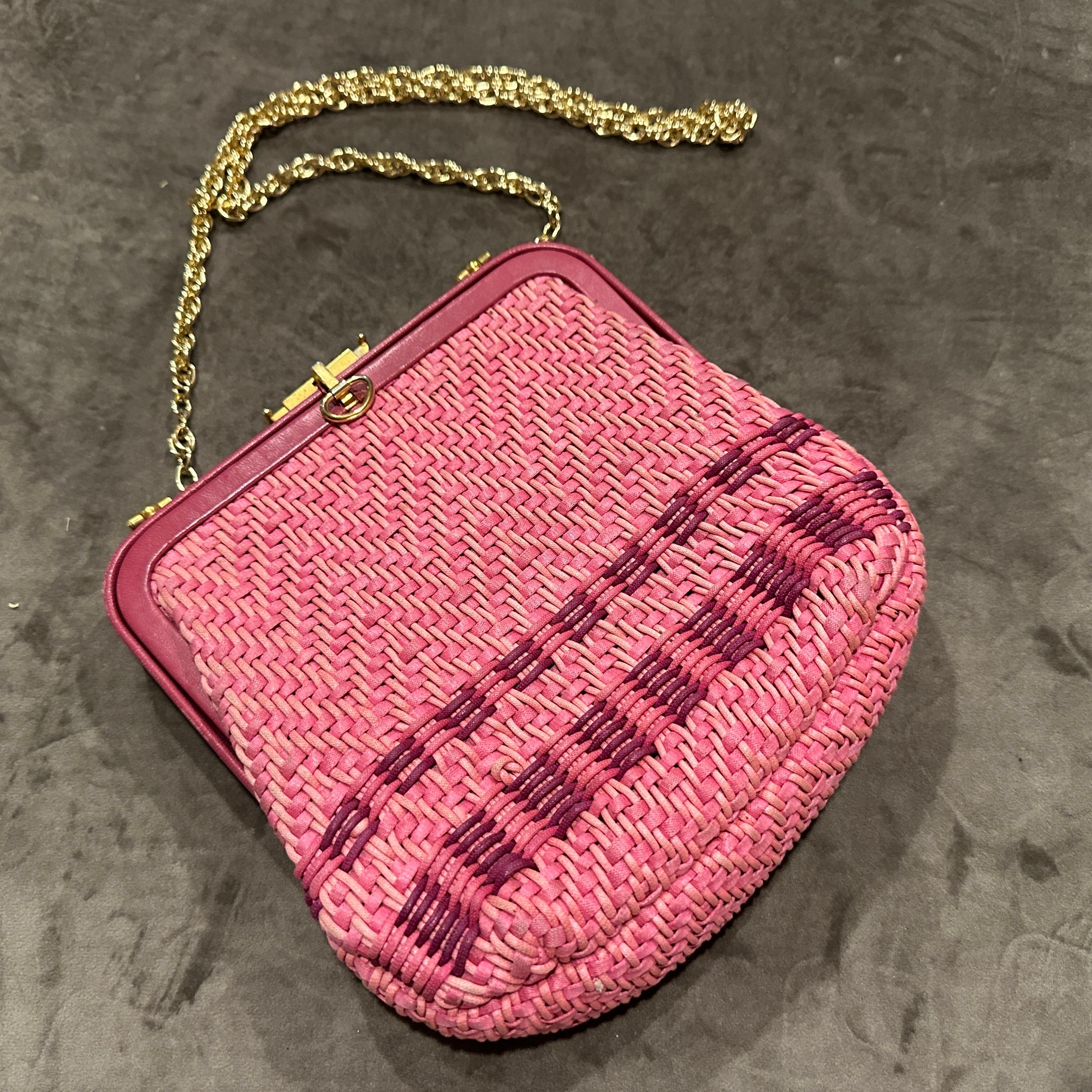 1950s Pink Woven Fabric and Brass Italian Minaudière Bag im Angebot 9