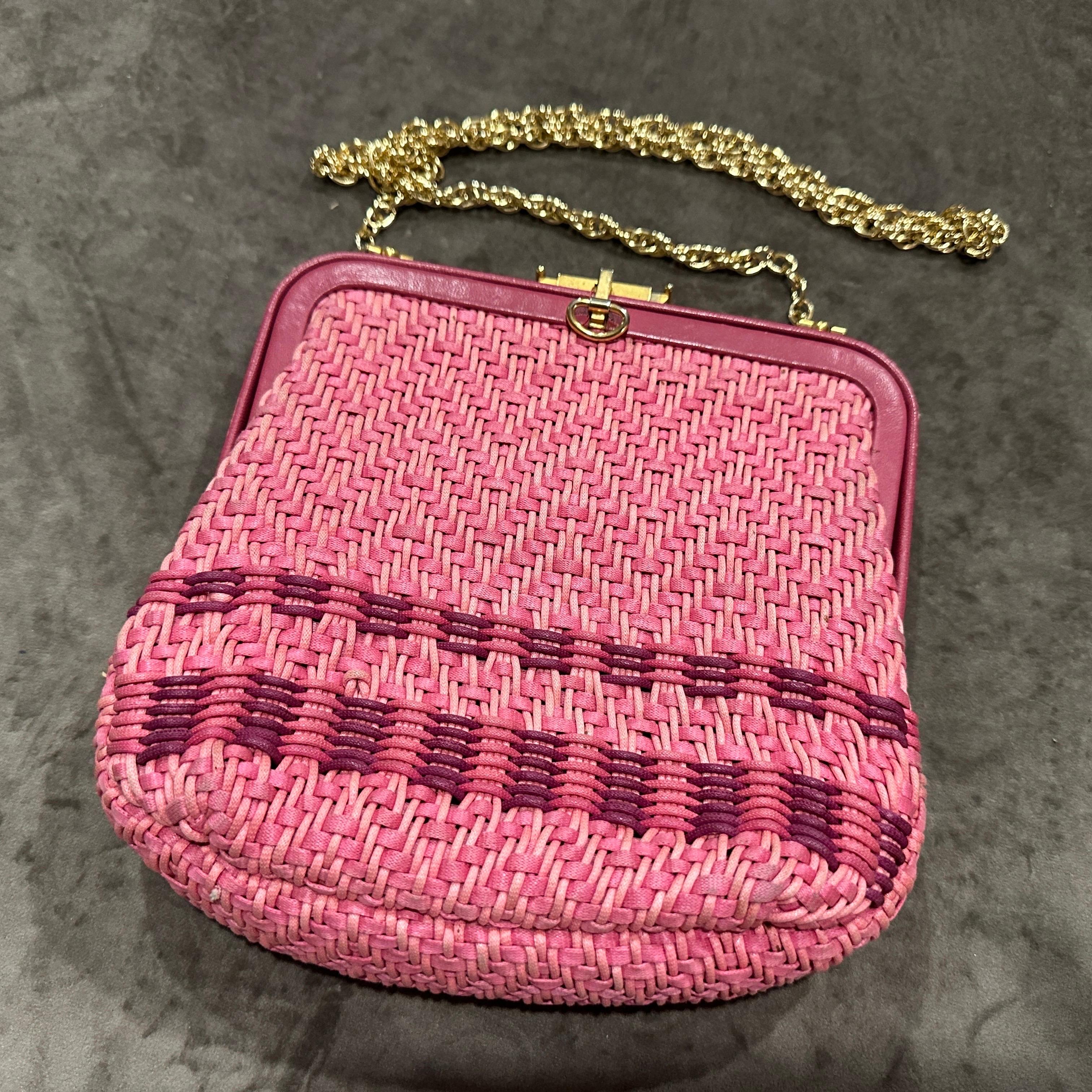 1950s Pink Woven Fabric and Brass Italian Minaudière Bag im Angebot 11