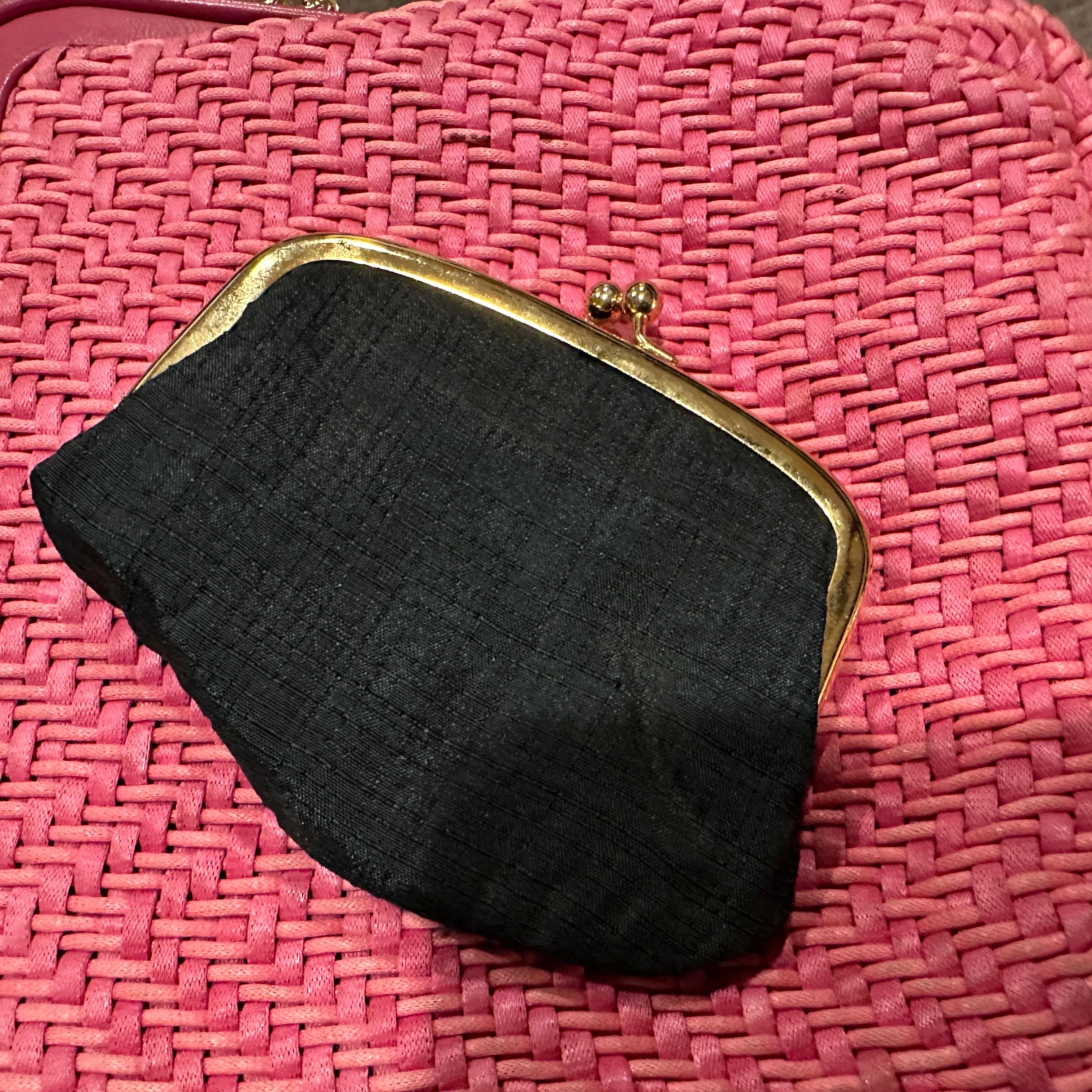 1950s Pink Woven Fabric and Brass Italian Minaudière Bag im Zustand „Gut“ im Angebot in Aci Castello, IT