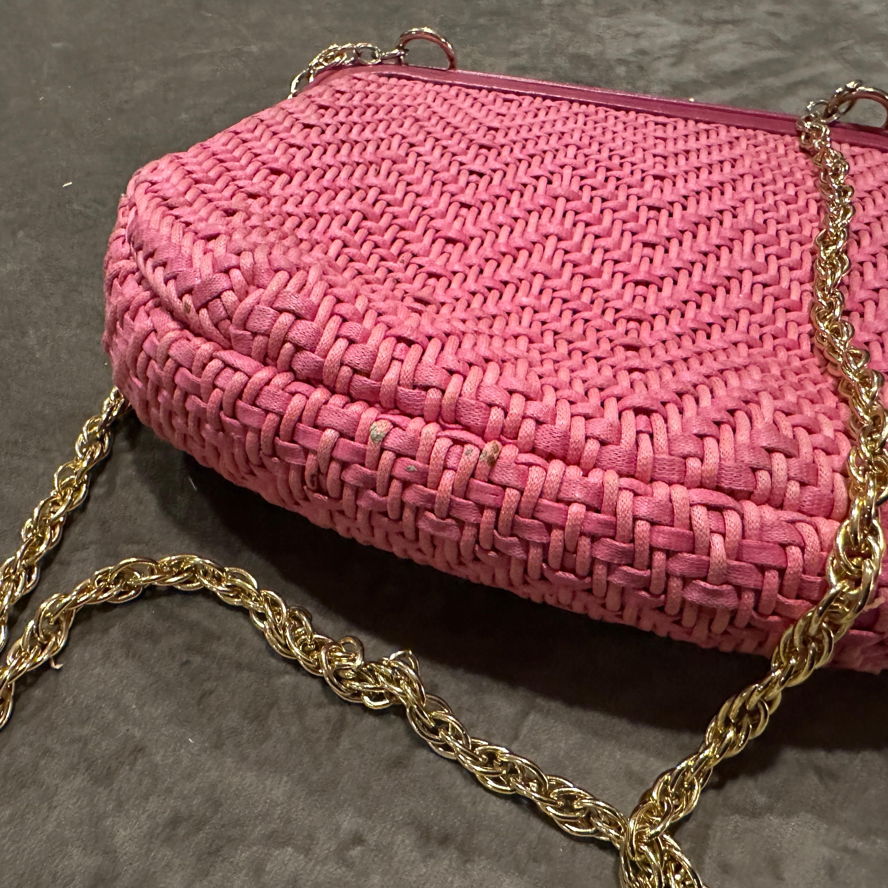 1950s Pink Woven Fabric and Brass Italian Minaudière Bag im Angebot 2