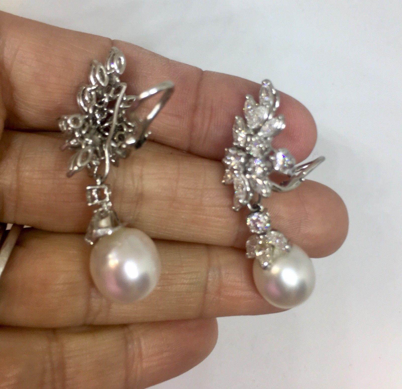 1950s Platinum 5.60 Carat VS Diamond South Sea Cultured Pearl Pendant Earrings For Sale 1