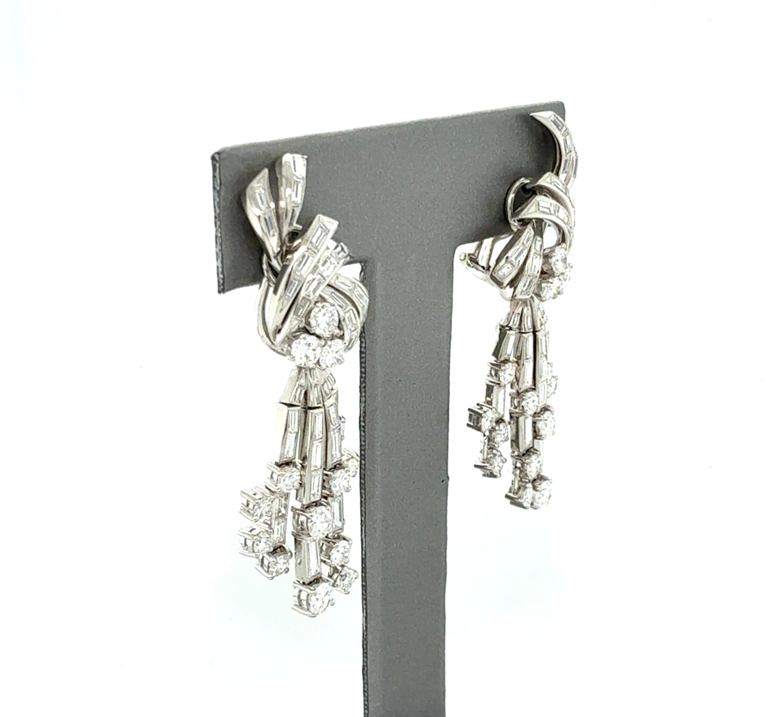 1950's Platinum and Diamond Drop Earrings Excellent état - En vente à Chicago, IL