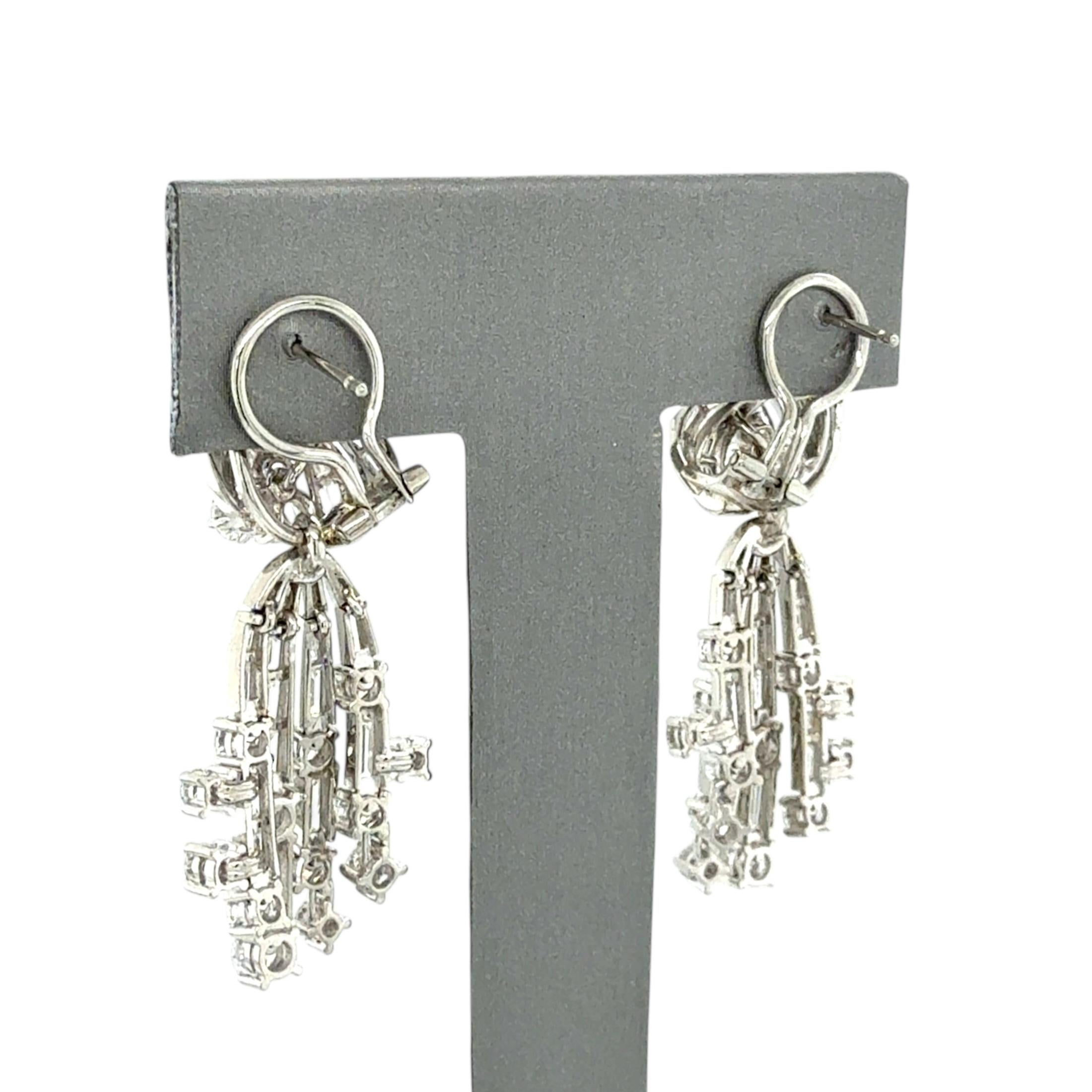 1950's Platinum and Diamond Drop Earrings Pour femmes en vente