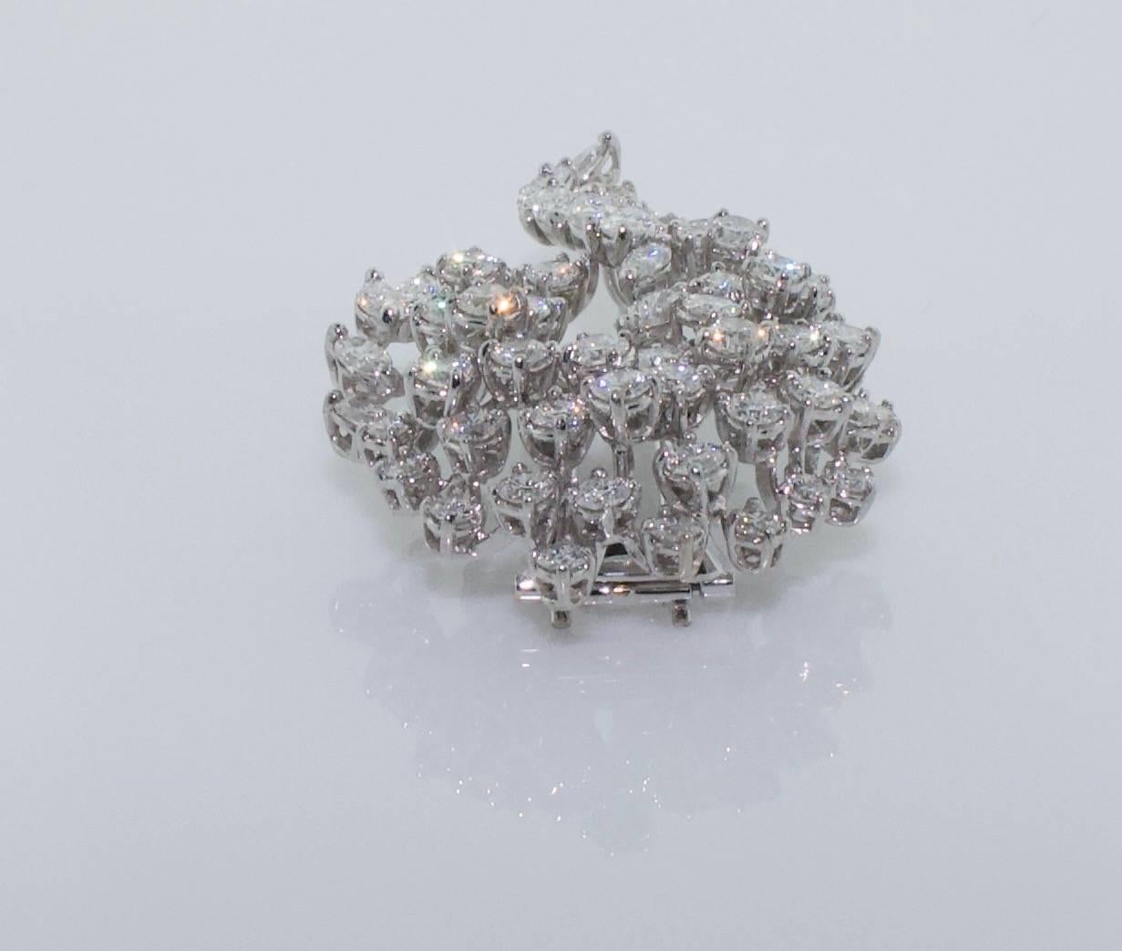 1950s Platinum Diamond Brooch In Excellent Condition In Wailea, HI