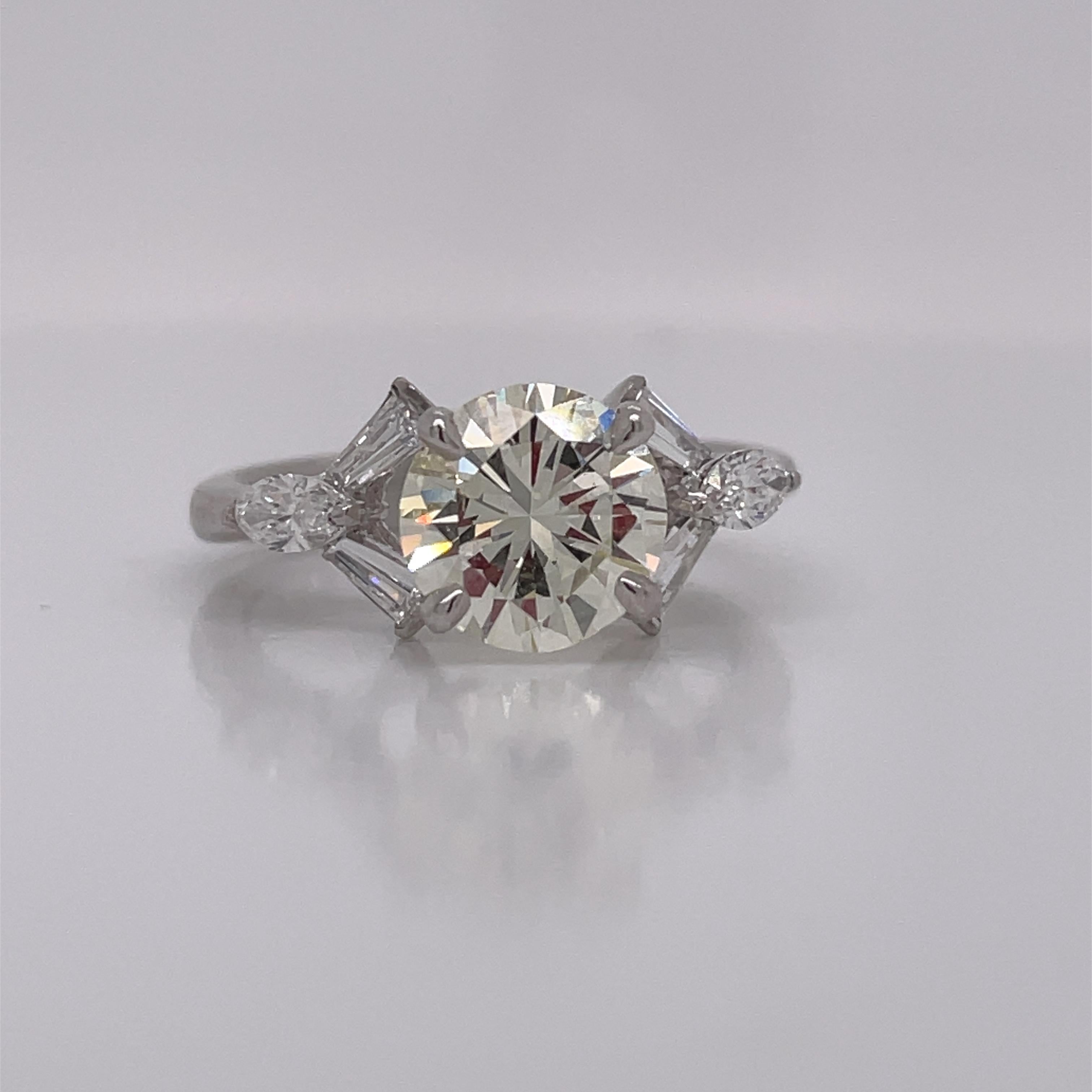 1950's Platinum Diamond Ring with Tapered Baguettes In Excellent Condition For Sale In Lexington, KY