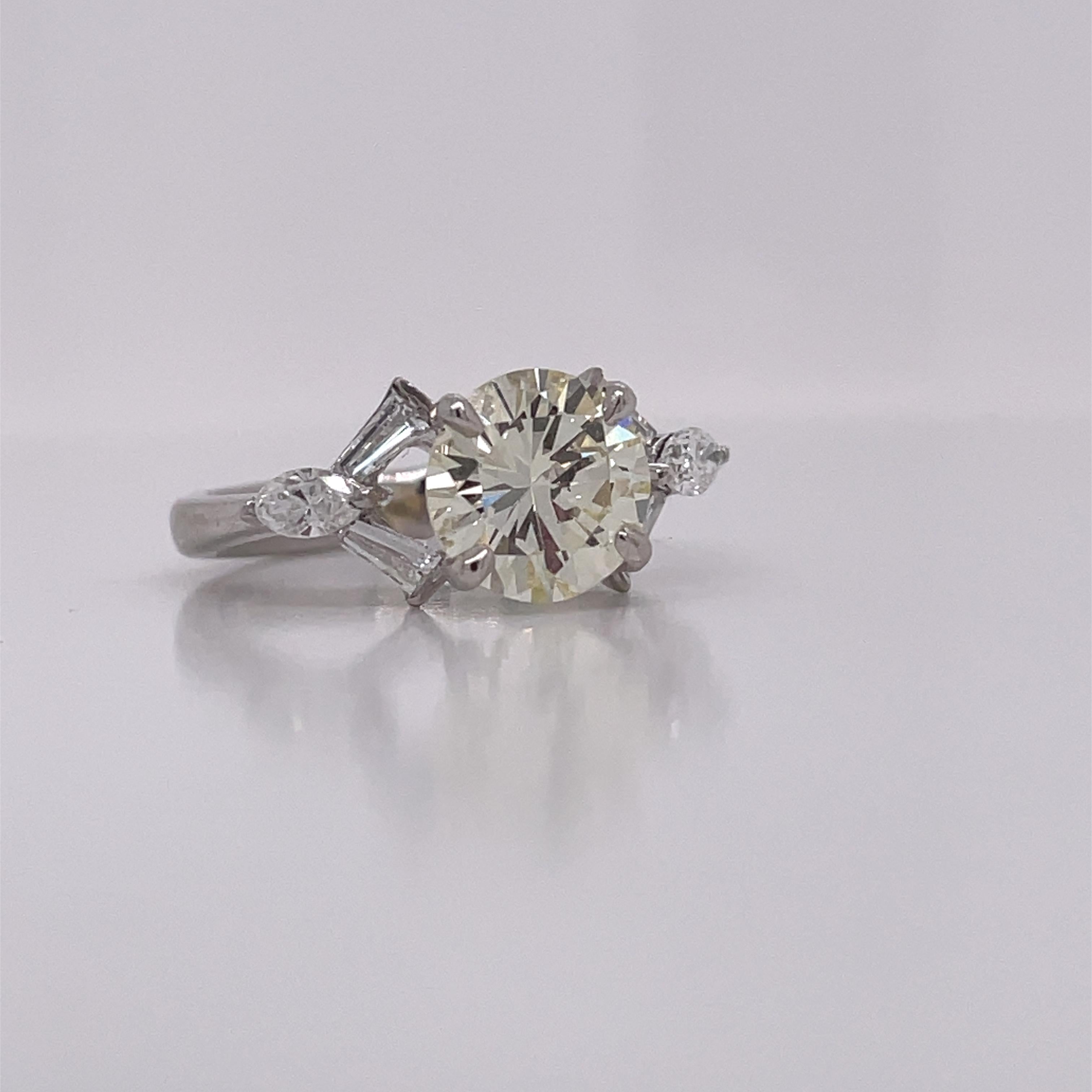 Women's 1950's Platinum Diamond Ring with Tapered Baguettes