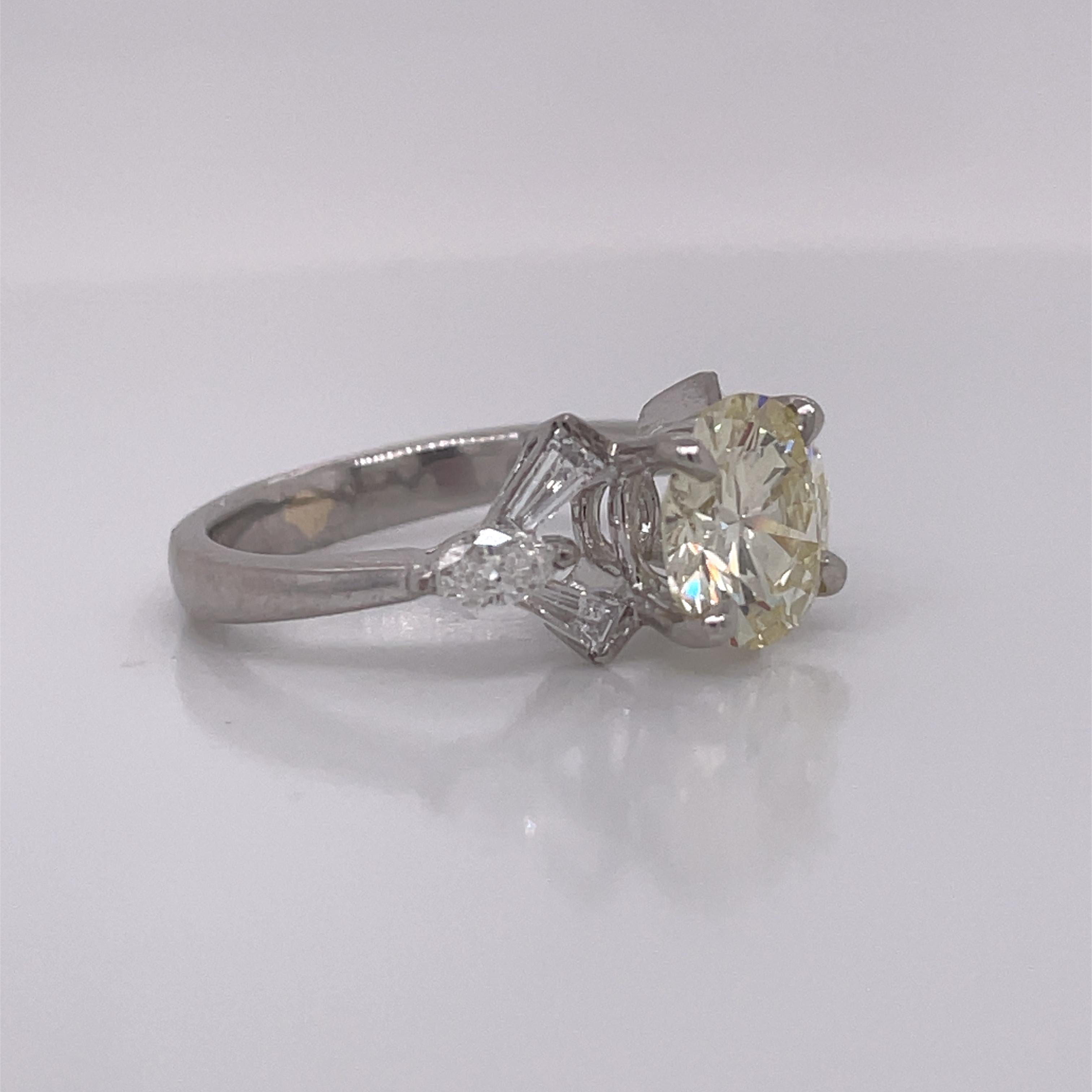 1950's Platinum Diamond Ring with Tapered Baguettes For Sale 2