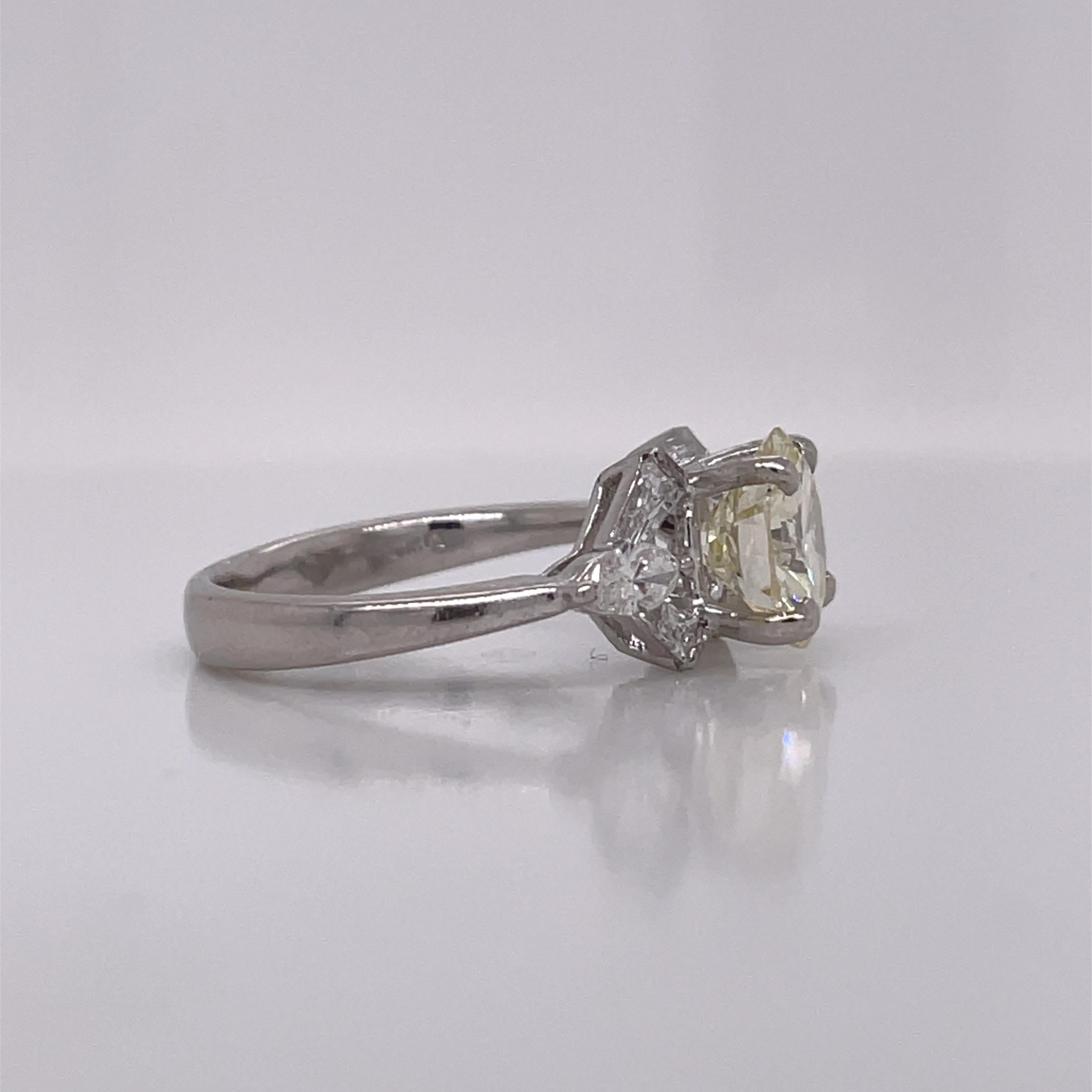 1950's Platinum Diamond Ring with Tapered Baguettes For Sale 3
