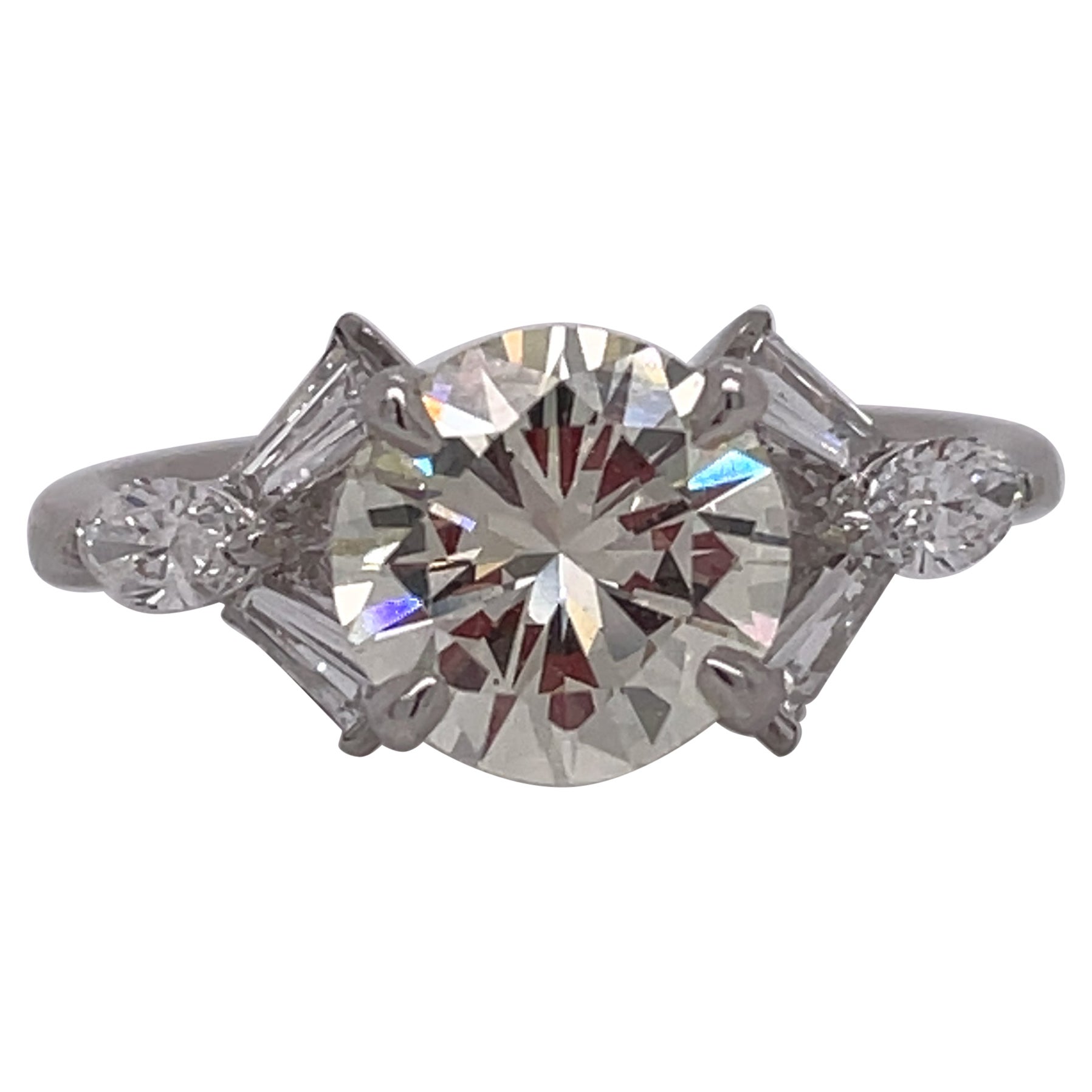 Platin-Diamantring aus den 1950er Jahren mit konischen Baguetten