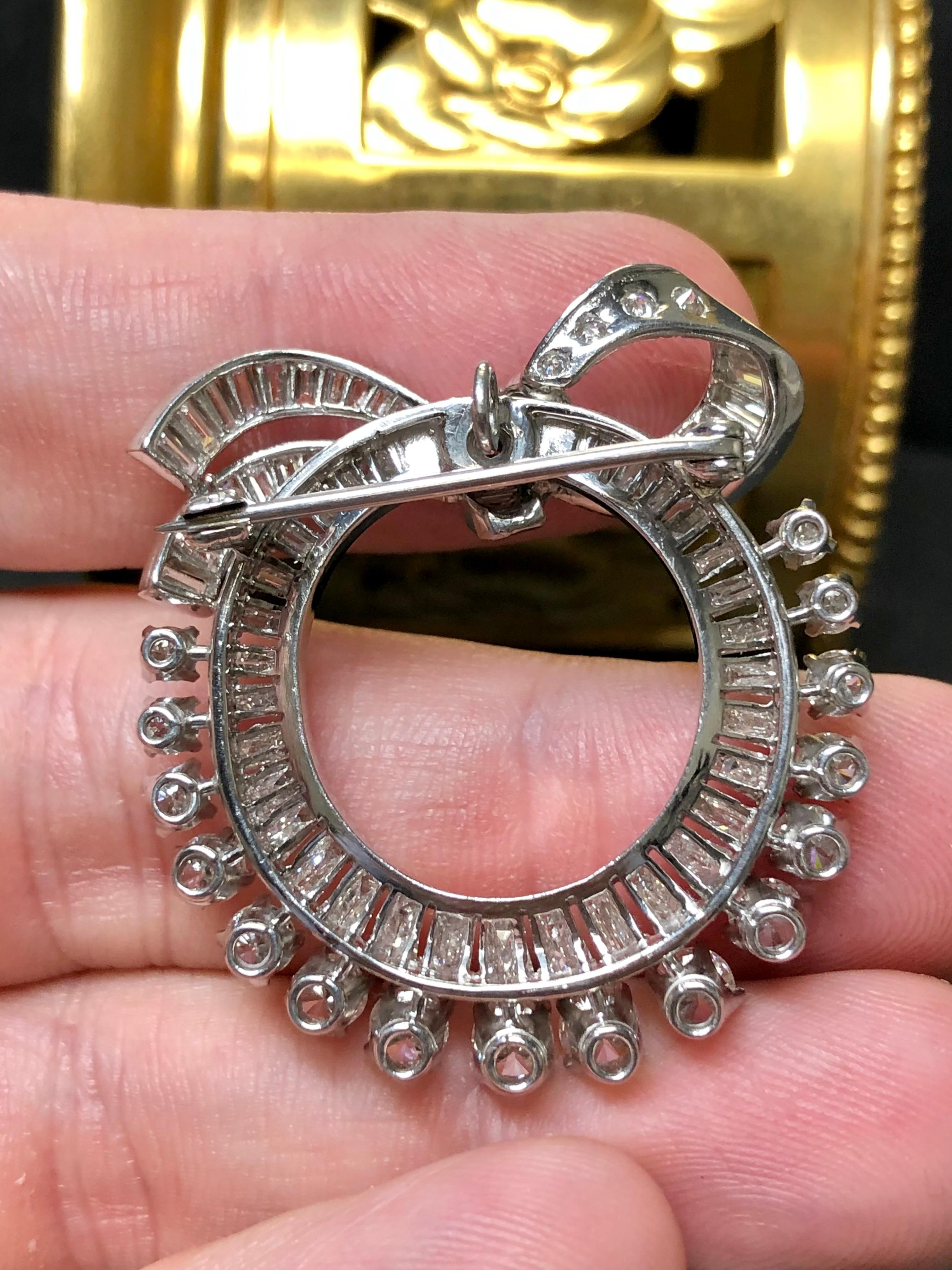 Vintage Platinum Baguette Round Diamond Wreath Circle Bow Brooch Pendentif 7cttw  en vente 3