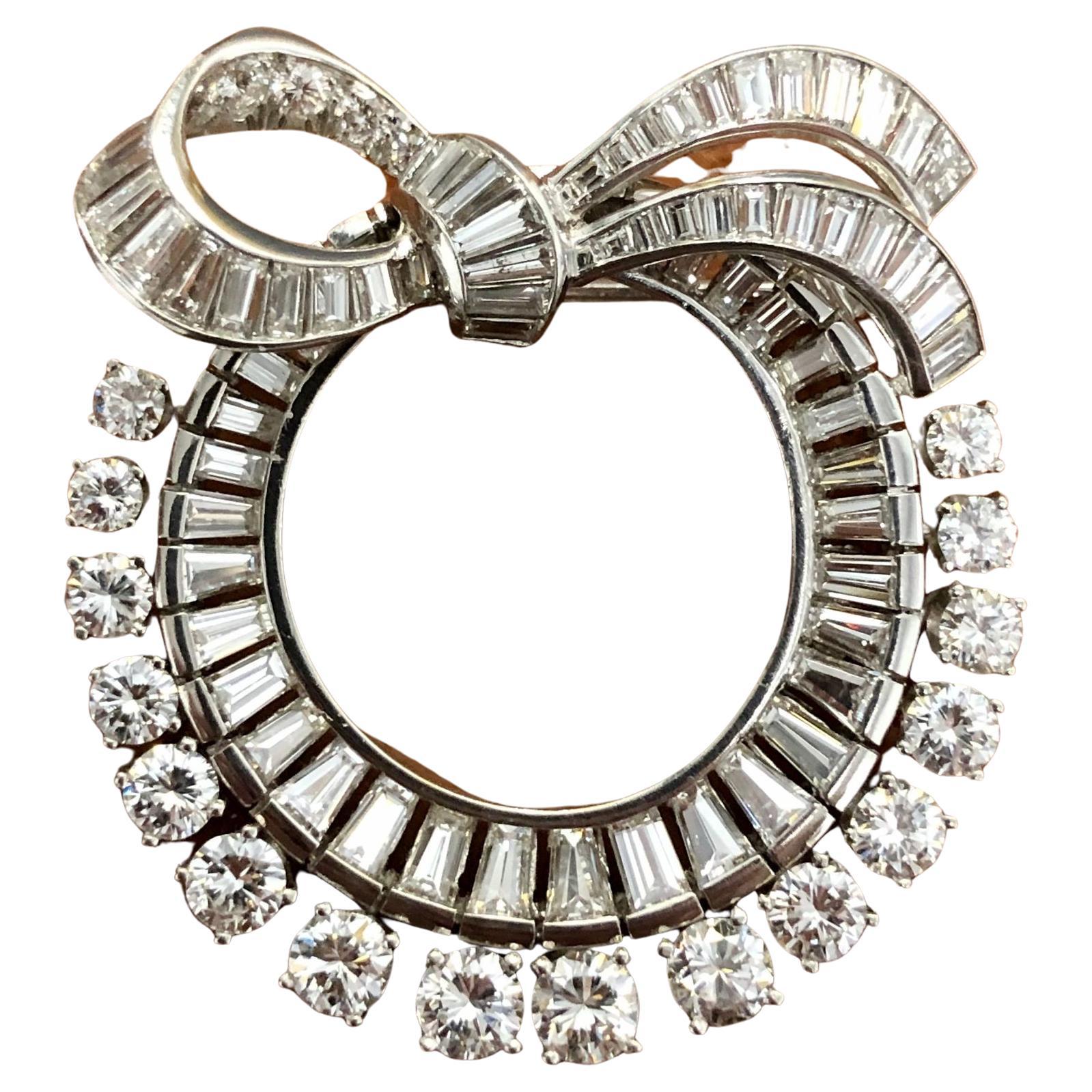 Vintage Platinum Baguette Round Diamond Wreath Circle Bow Brooch Pendentif 7cttw  en vente