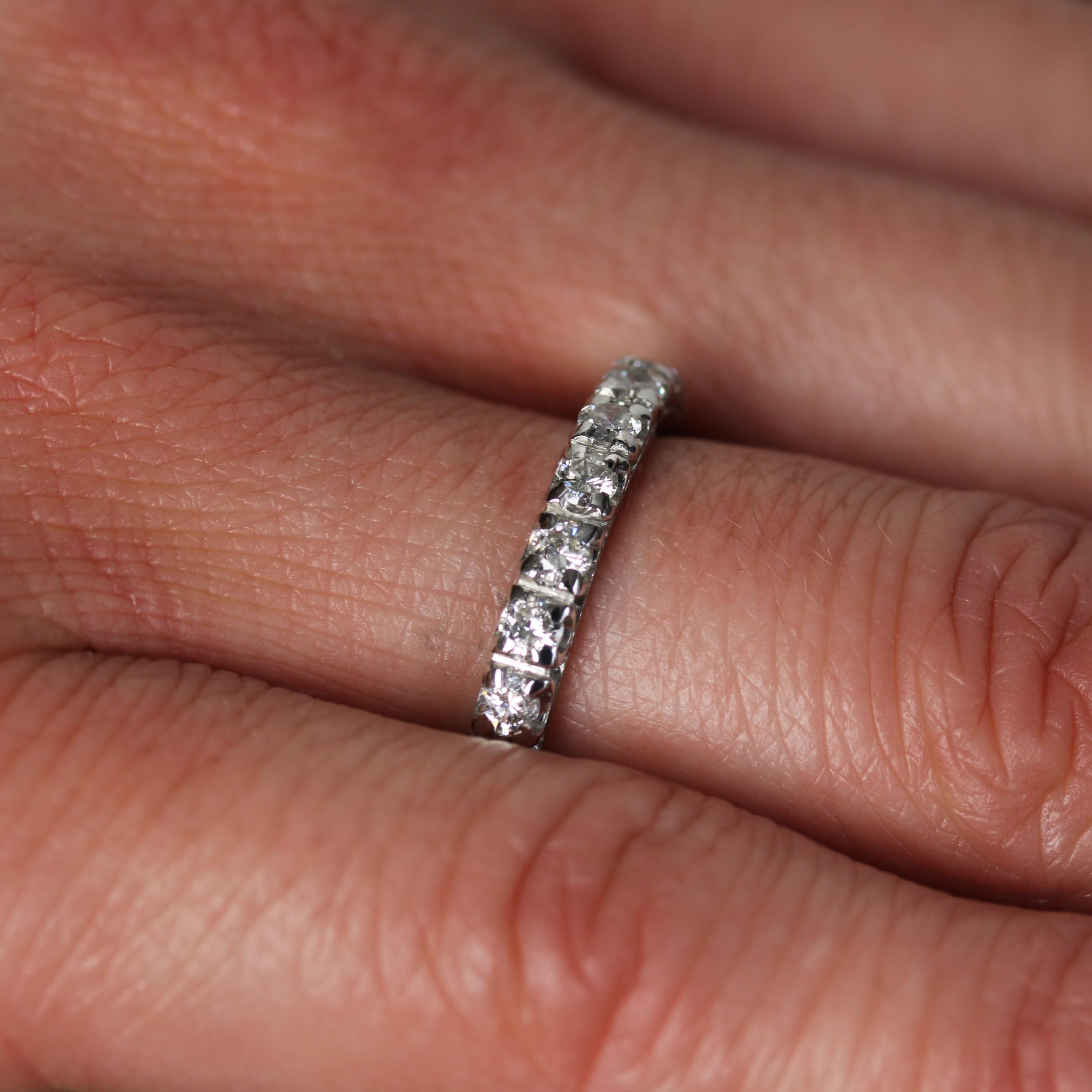 1950s Platinum Diamonds Retro Wedding Ring en vente 4