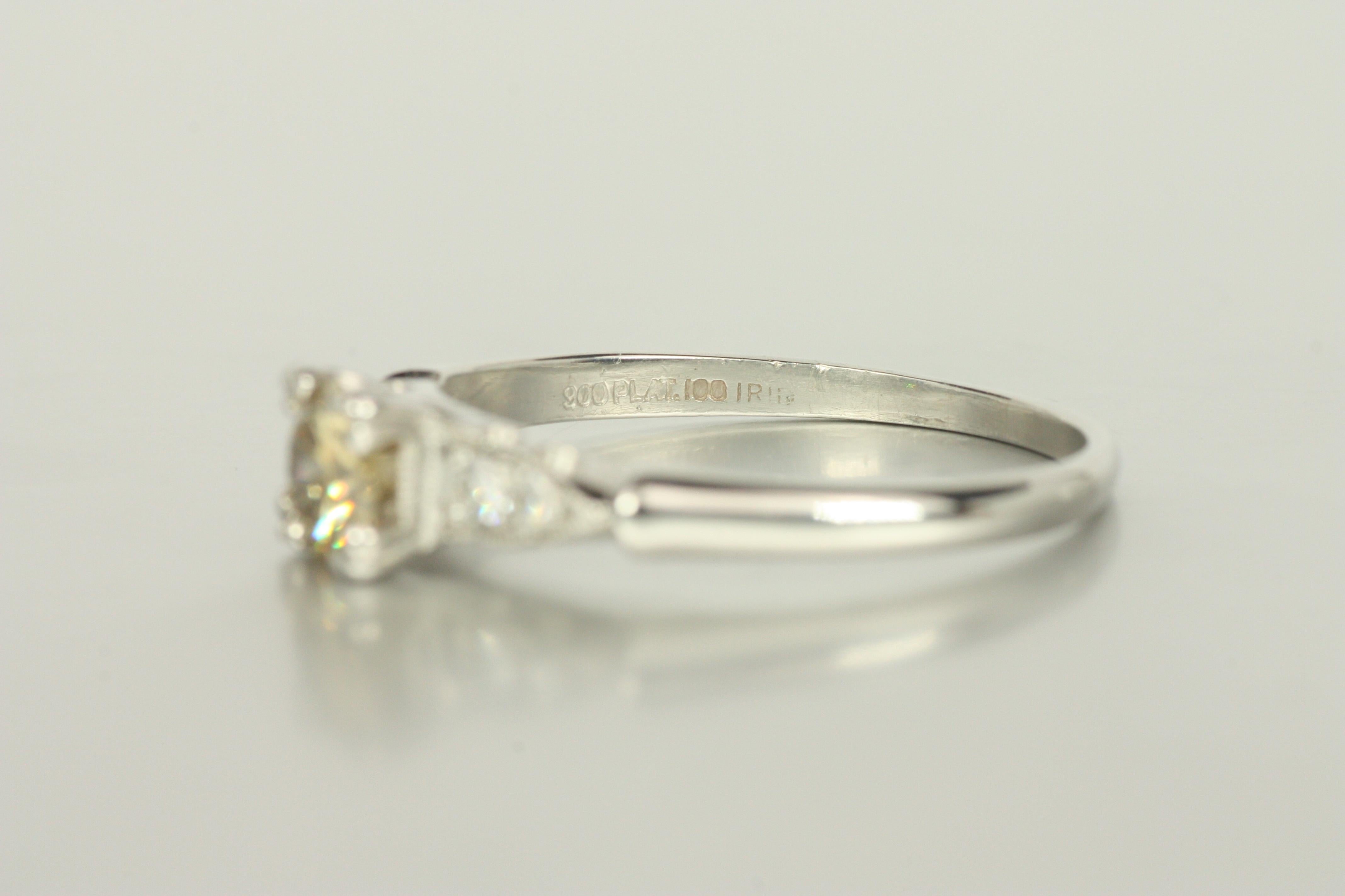 Bague de fiançailles en platine des années 1950 - 0.54ct Fancy Yellow Diamond & 0.12cttw Sides Pour femmes en vente