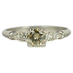 1950er Jahre Platin Verlobungsring - 0,54ct Fancy Yellow Diamond & 0,12cttw Sides