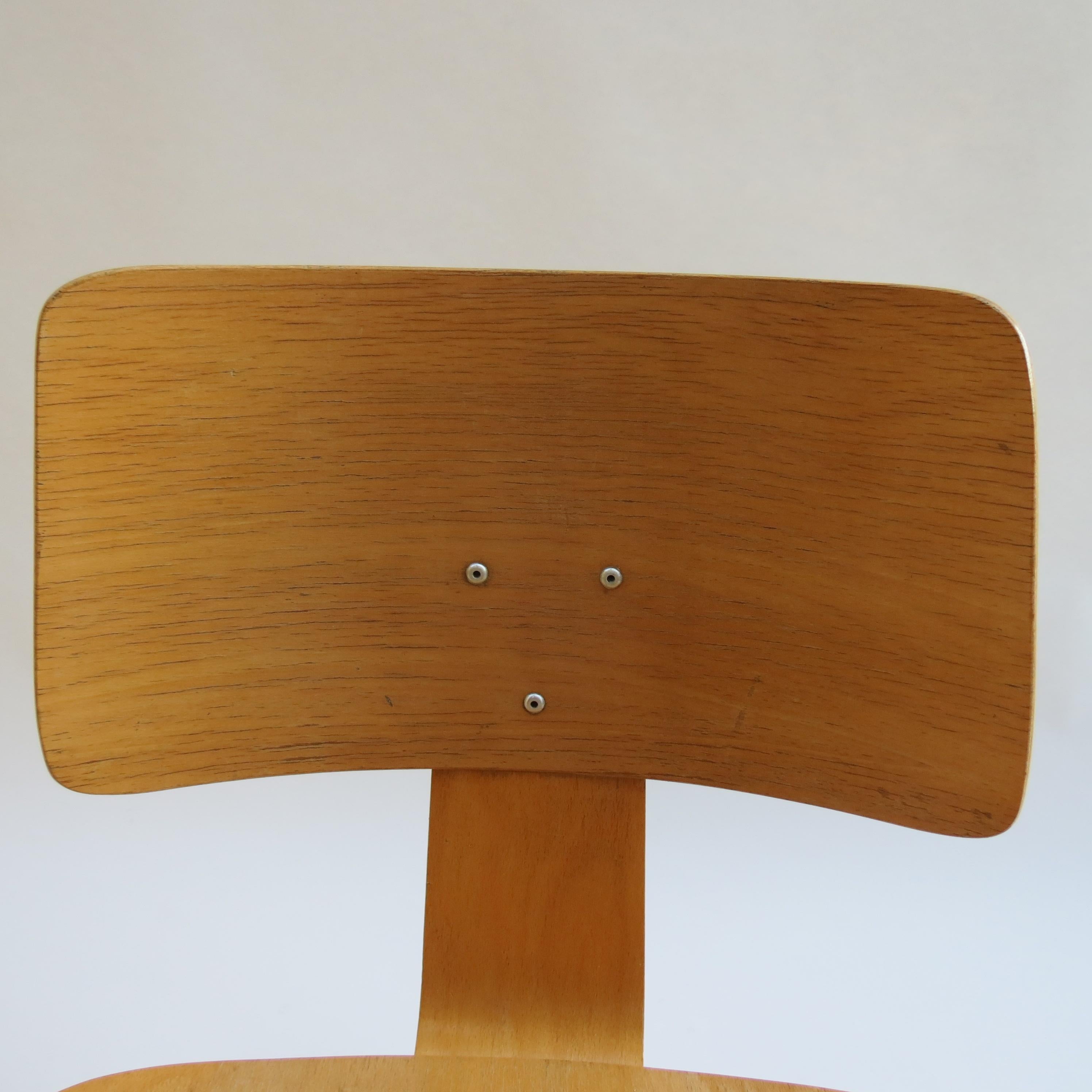 Mid-Century Modern 1950s Plywood Hillestak Stacking Chairs by Robin Day for Hille UK