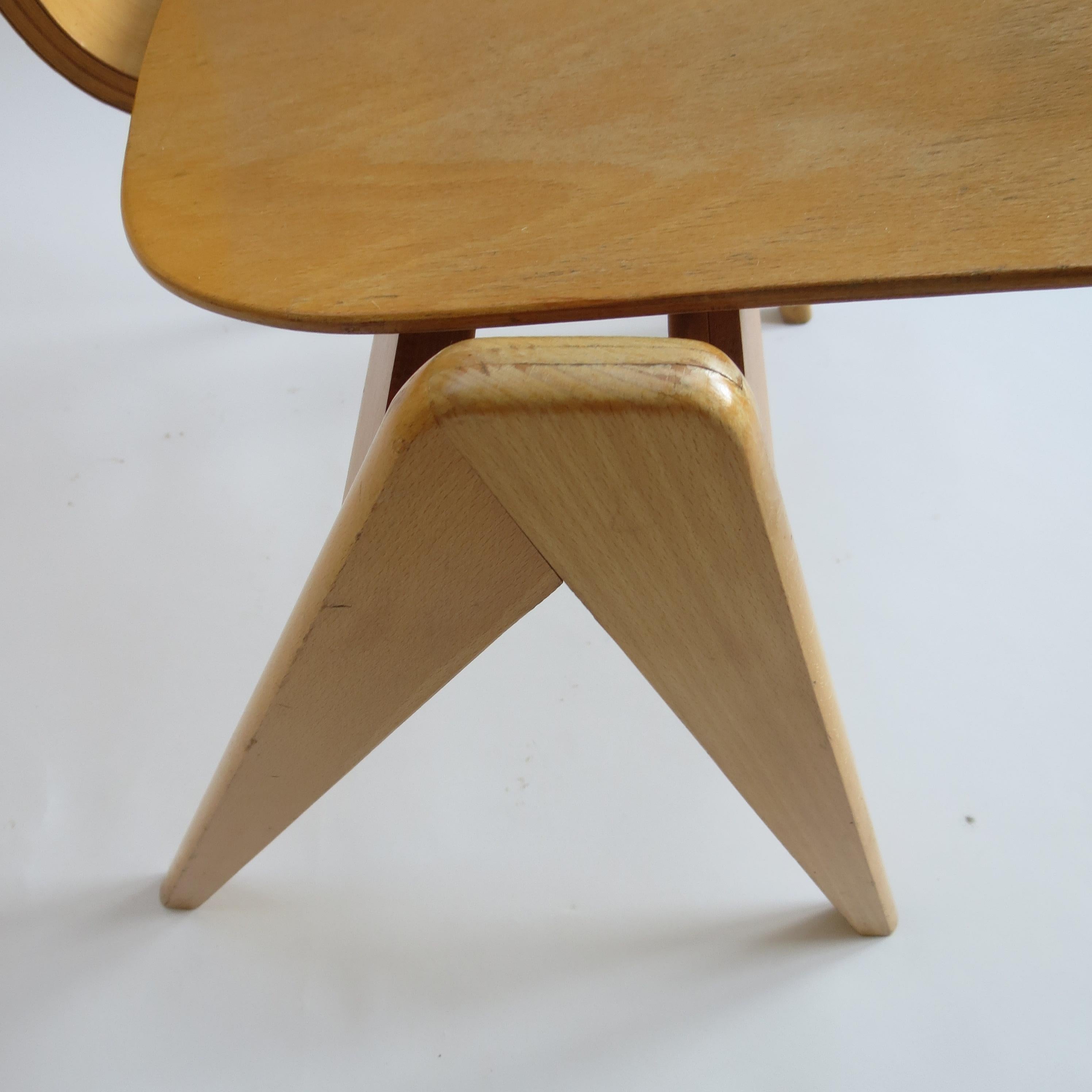 1950s Plywood Hillestak Stacking Chairs by Robin Day for Hille UK In Good Condition In Stow on the Wold, GB