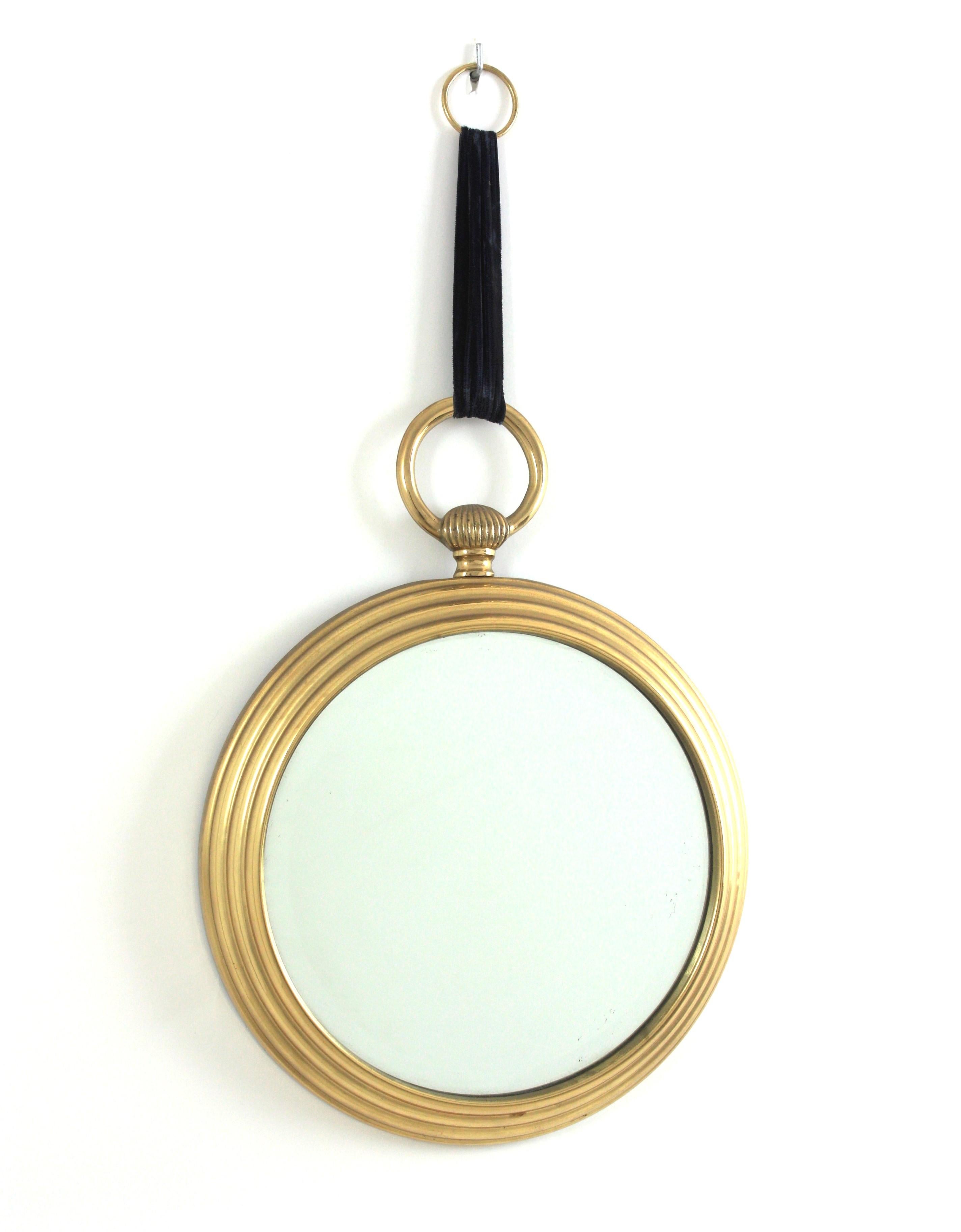 Espejo de pared de reloj de bolsillo de los años 50 en latón y terciopelo azul, estilo Piero Fornasetti Moderno de mediados de siglo en venta
