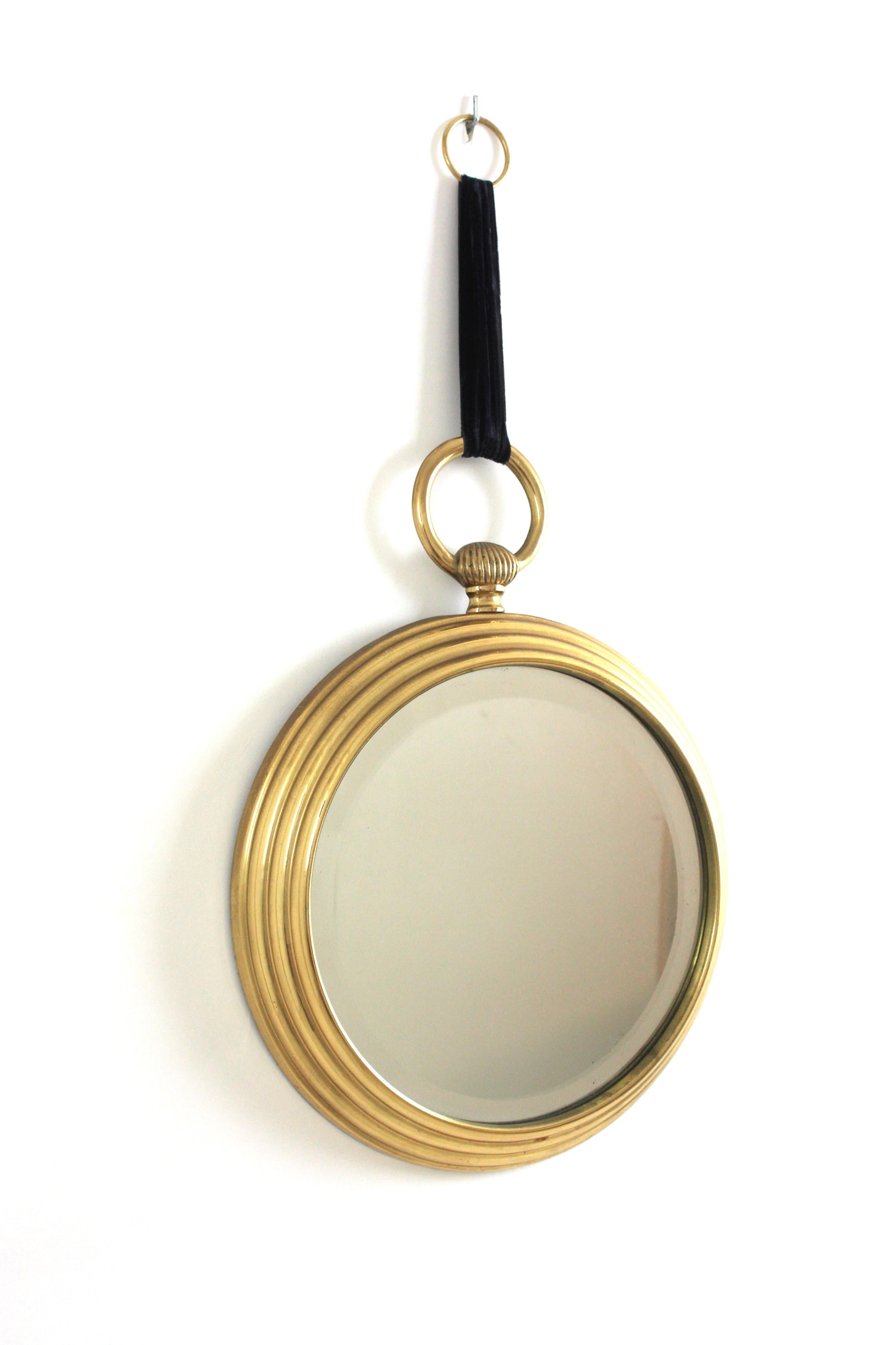 Espejo de pared de reloj de bolsillo de los años 50 en latón y terciopelo azul, estilo Piero Fornasetti Italiano en venta
