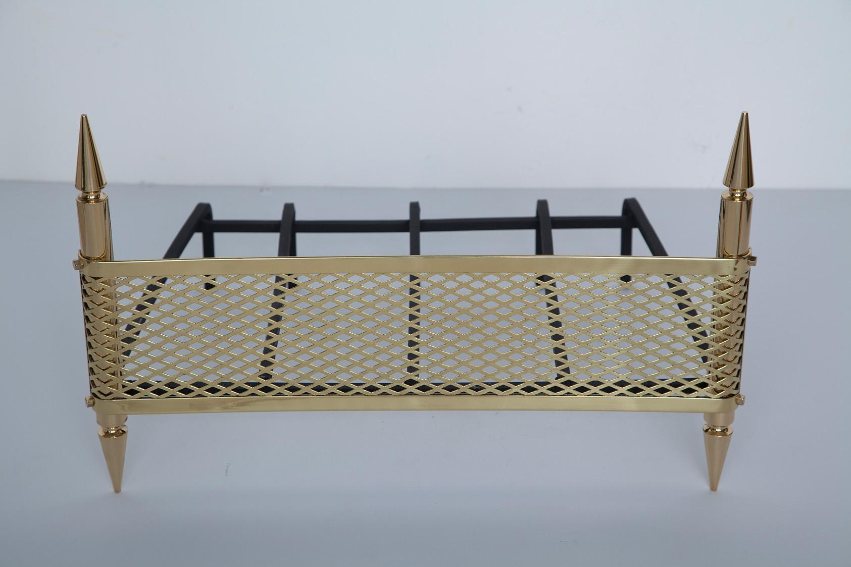 Glamorous 1950s Italian fireplace grate in solid polished brass and wrought iron with Stilnovo maker's mark stamped into brass. Professionally polished.