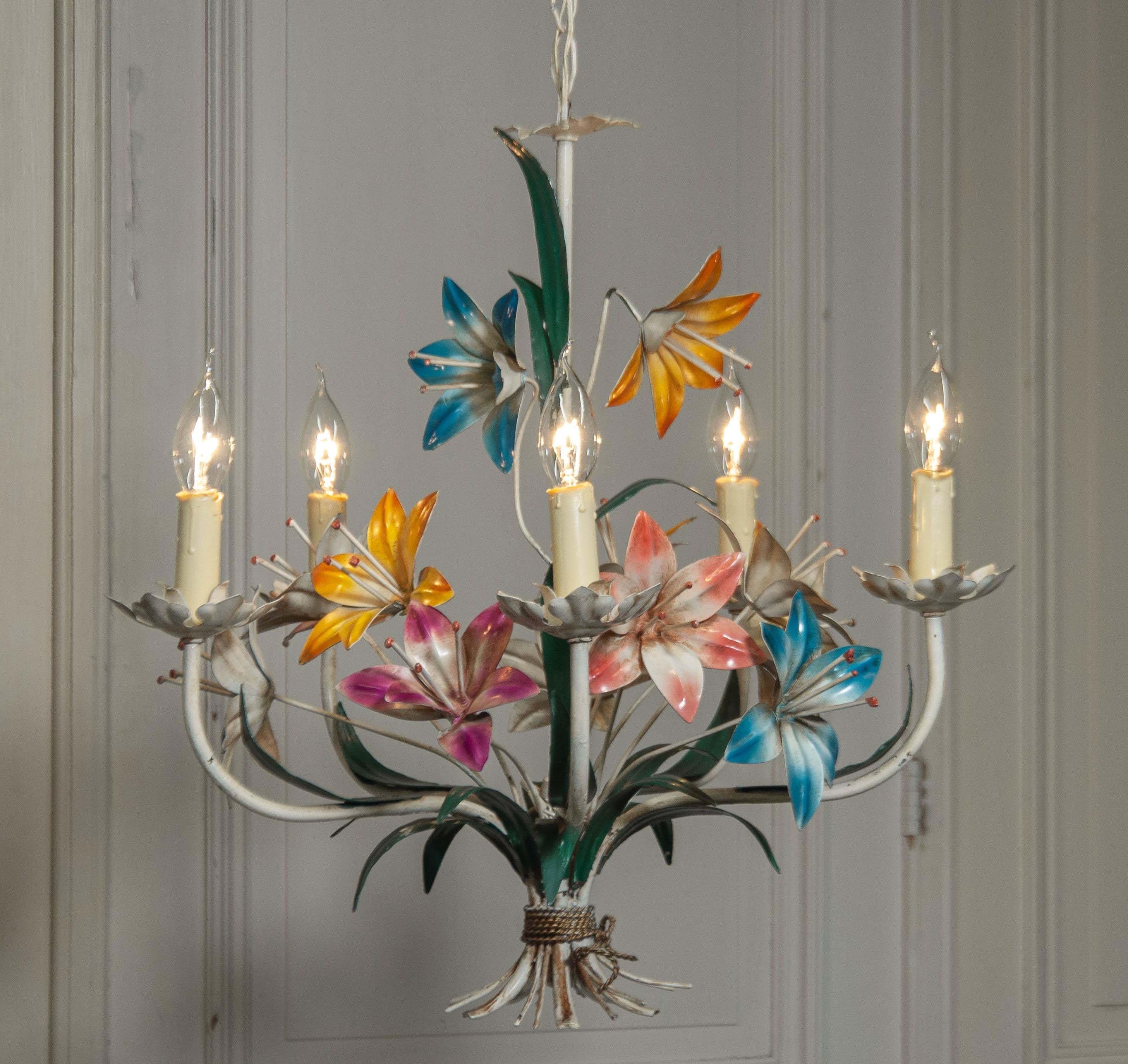 1950s , Polychrome Chandelier with Metal  Flowers , Italy In Good Condition For Sale In Silvolde, Gelderland