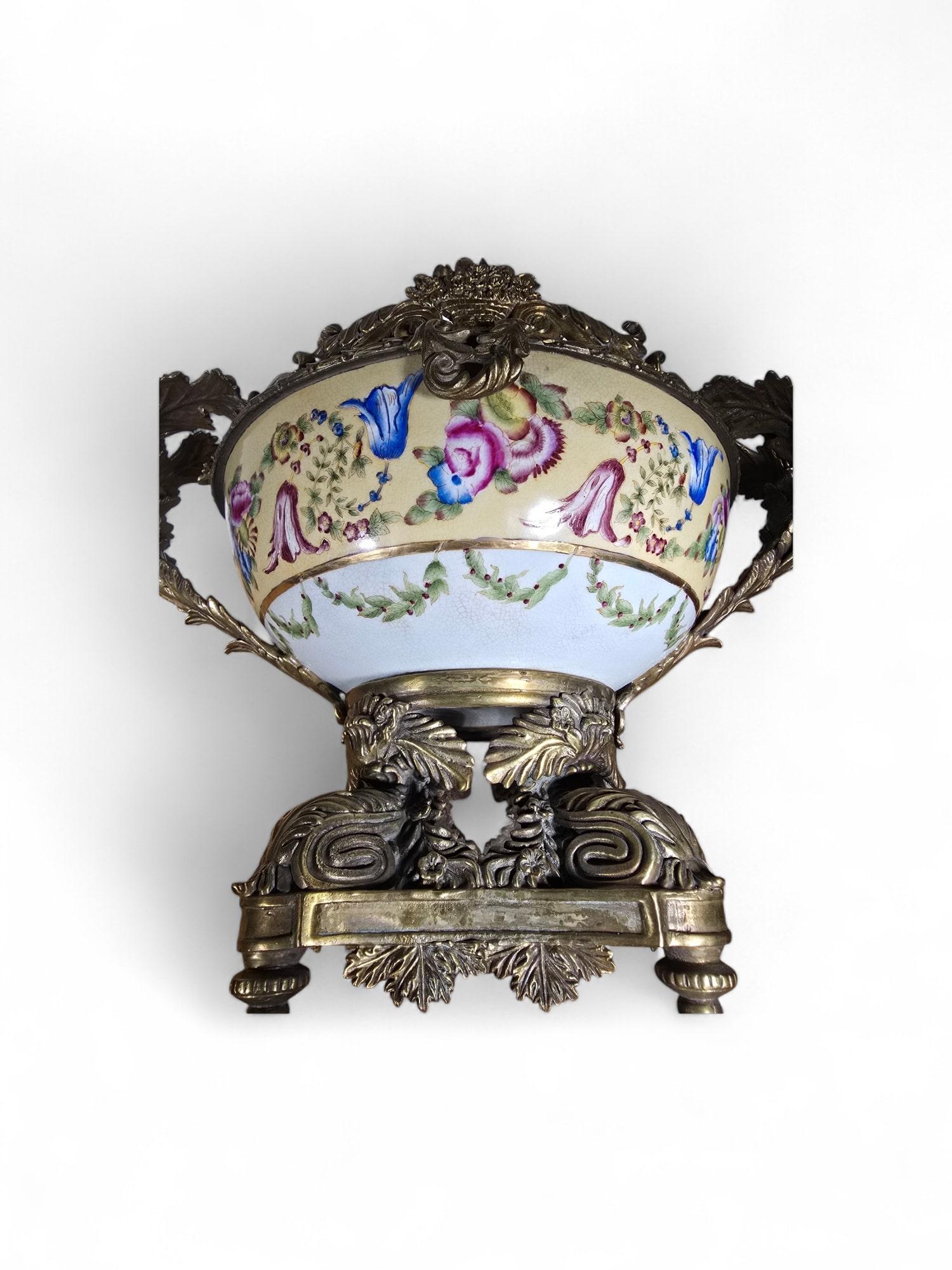  1950s Porcelain and Bronze Centerpiece

Elegant and decorative centerpiece from the 1950s, crafted in fine porcelain with intricate detailing, complemented by gilded bronze mounts. The combination of materials enhances its luxurious appeal, making