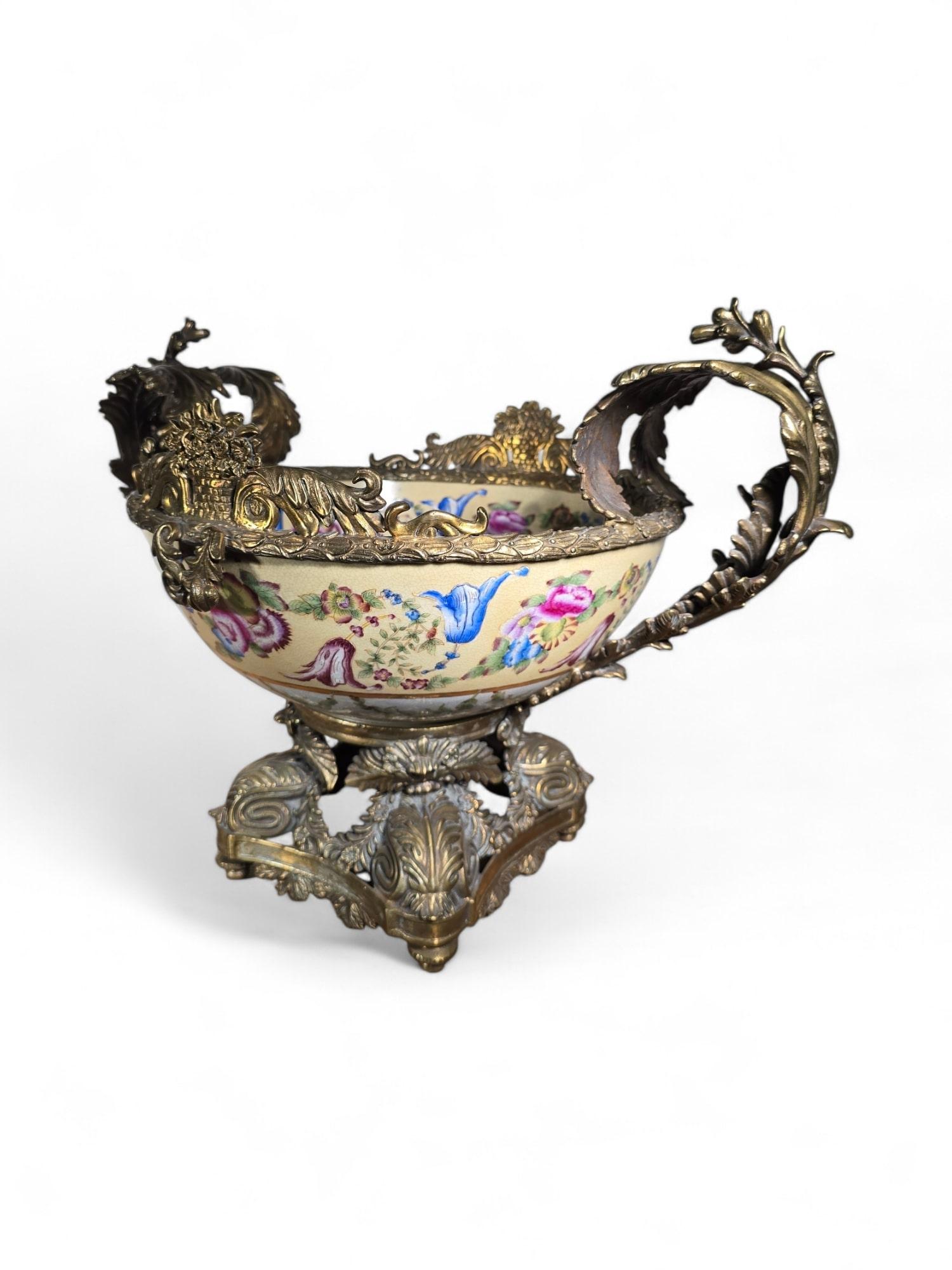 1950s Porcelain and Bronze Centerpiece In Good Condition For Sale In Madrid, ES