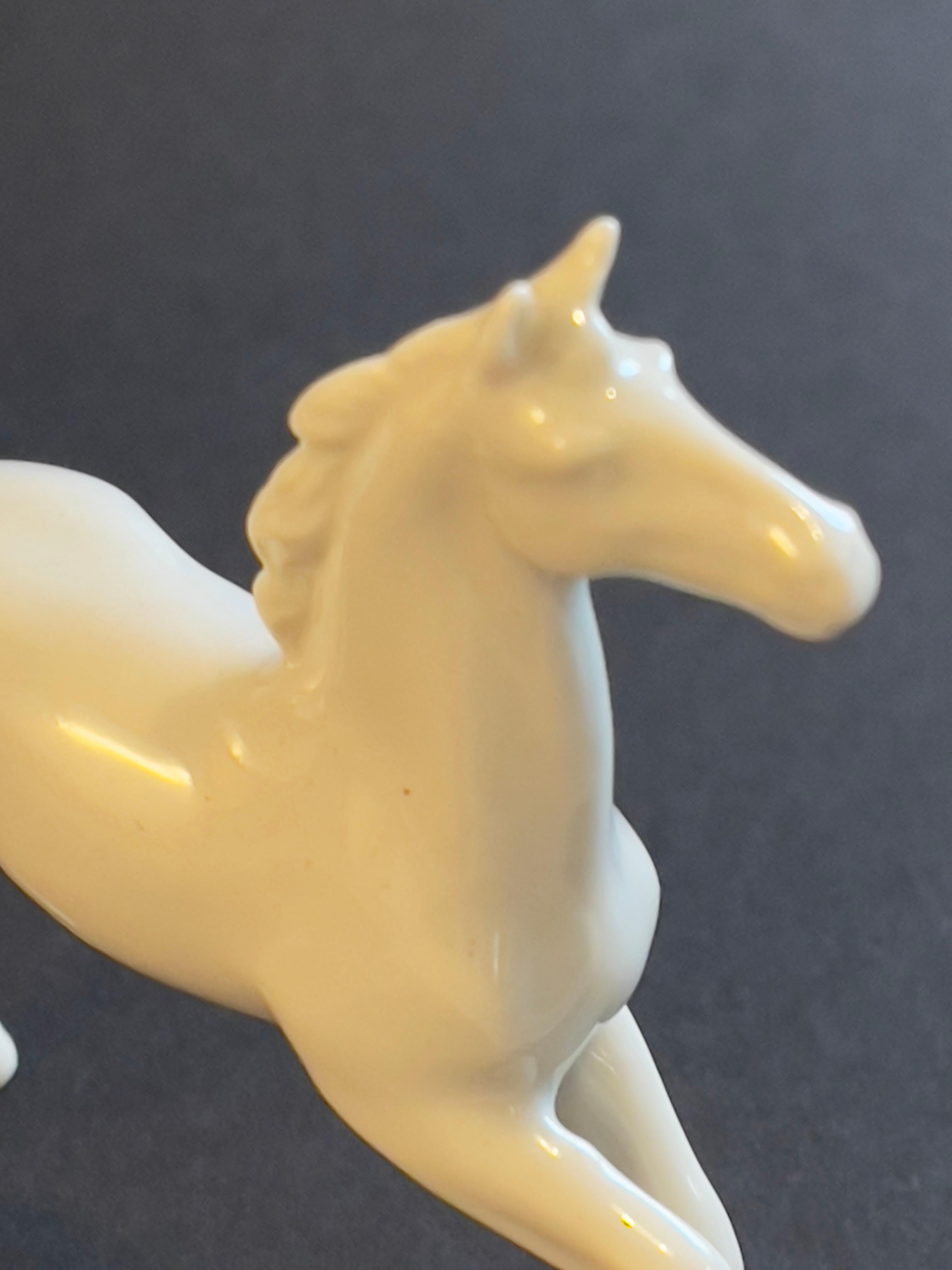 Puledri di porcellana del 1950, arte di metà secolo di Metzler & Ortloff, Germania Est (DDR) in vendita 4