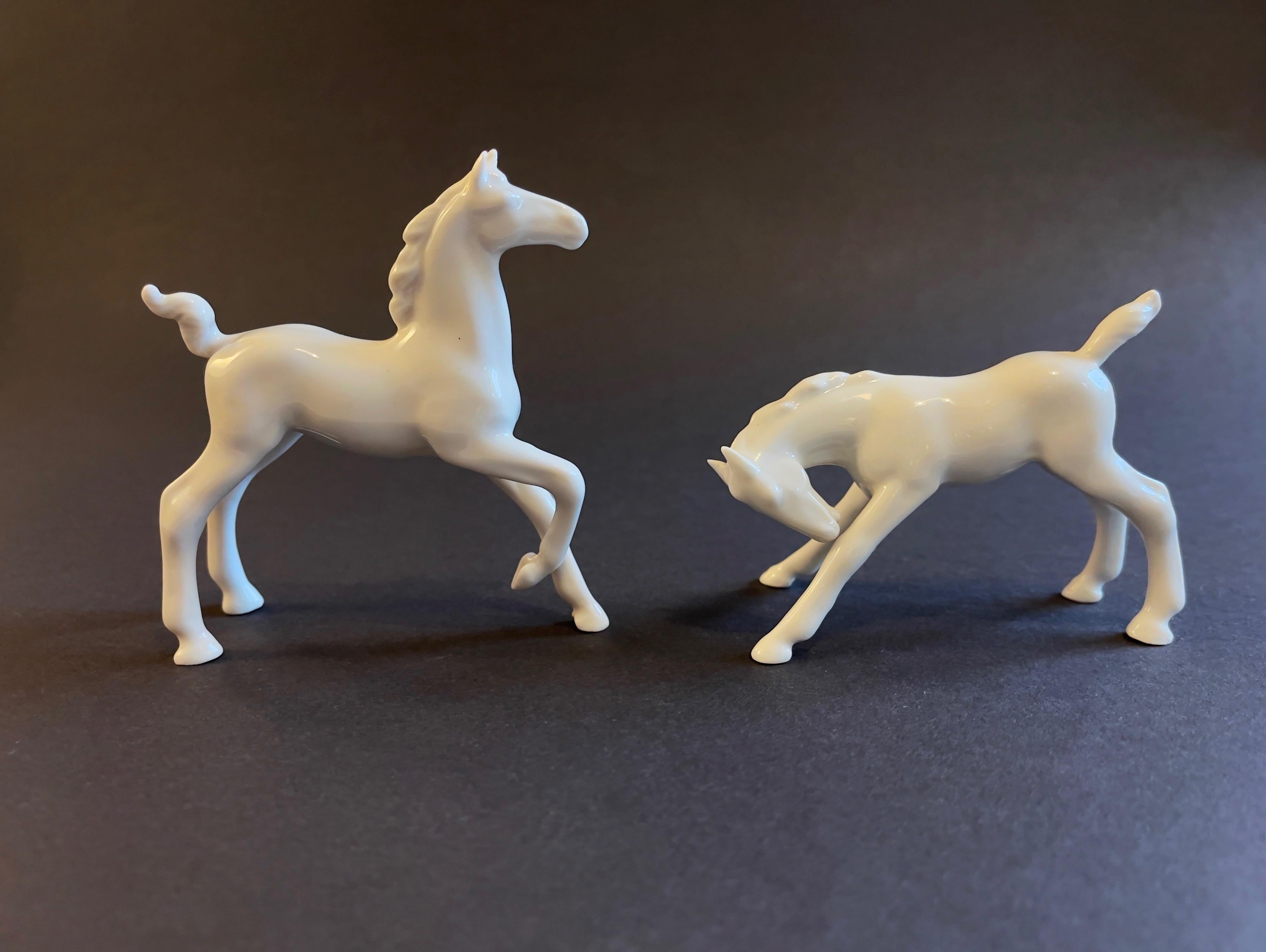 Tedesco Puledri di porcellana del 1950, arte di metà secolo di Metzler & Ortloff, Germania Est (DDR) in vendita