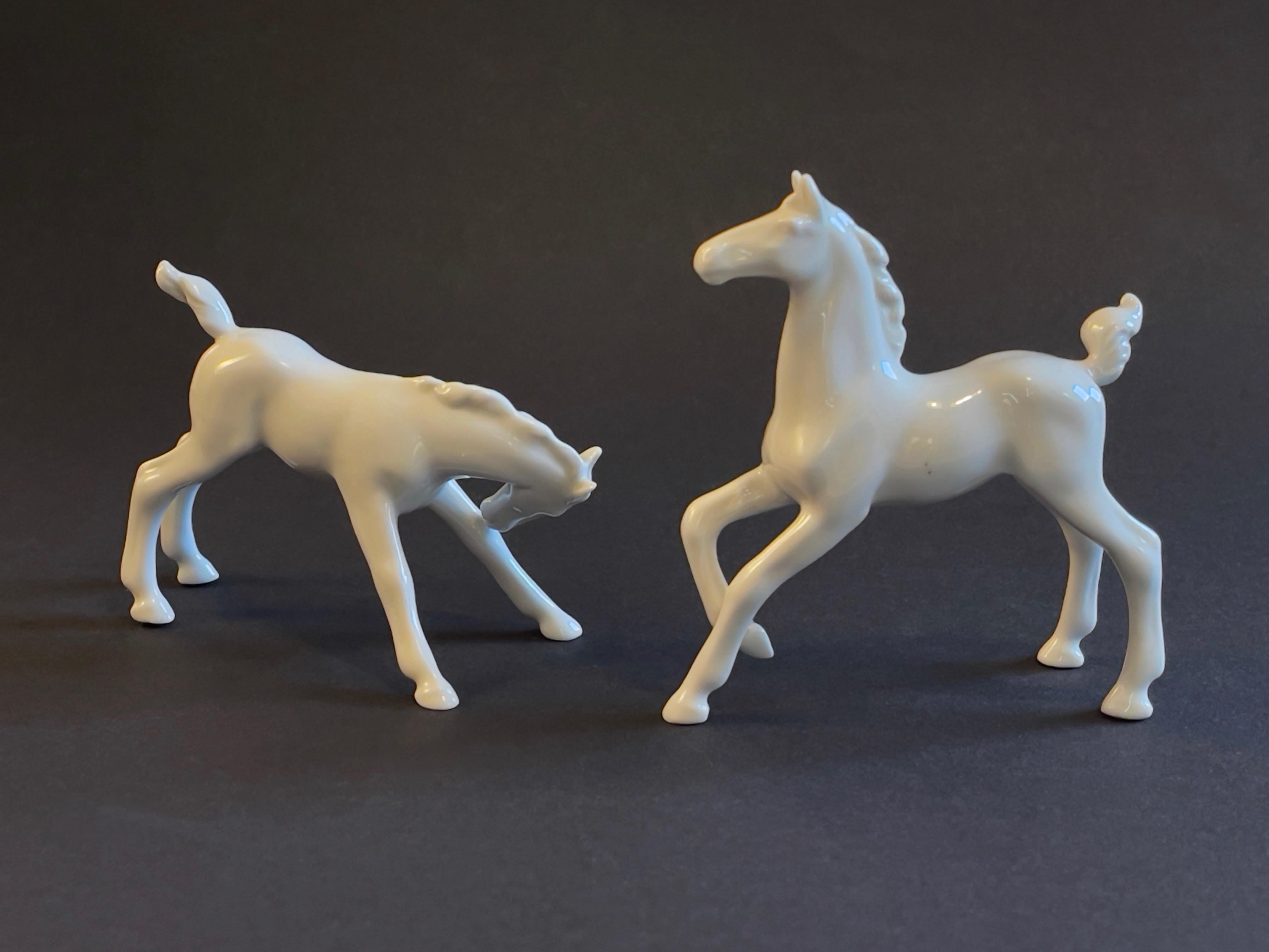 Puledri di porcellana del 1950, arte di metà secolo di Metzler & Ortloff, Germania Est (DDR) In condizioni buone in vendita a Andernach, DE