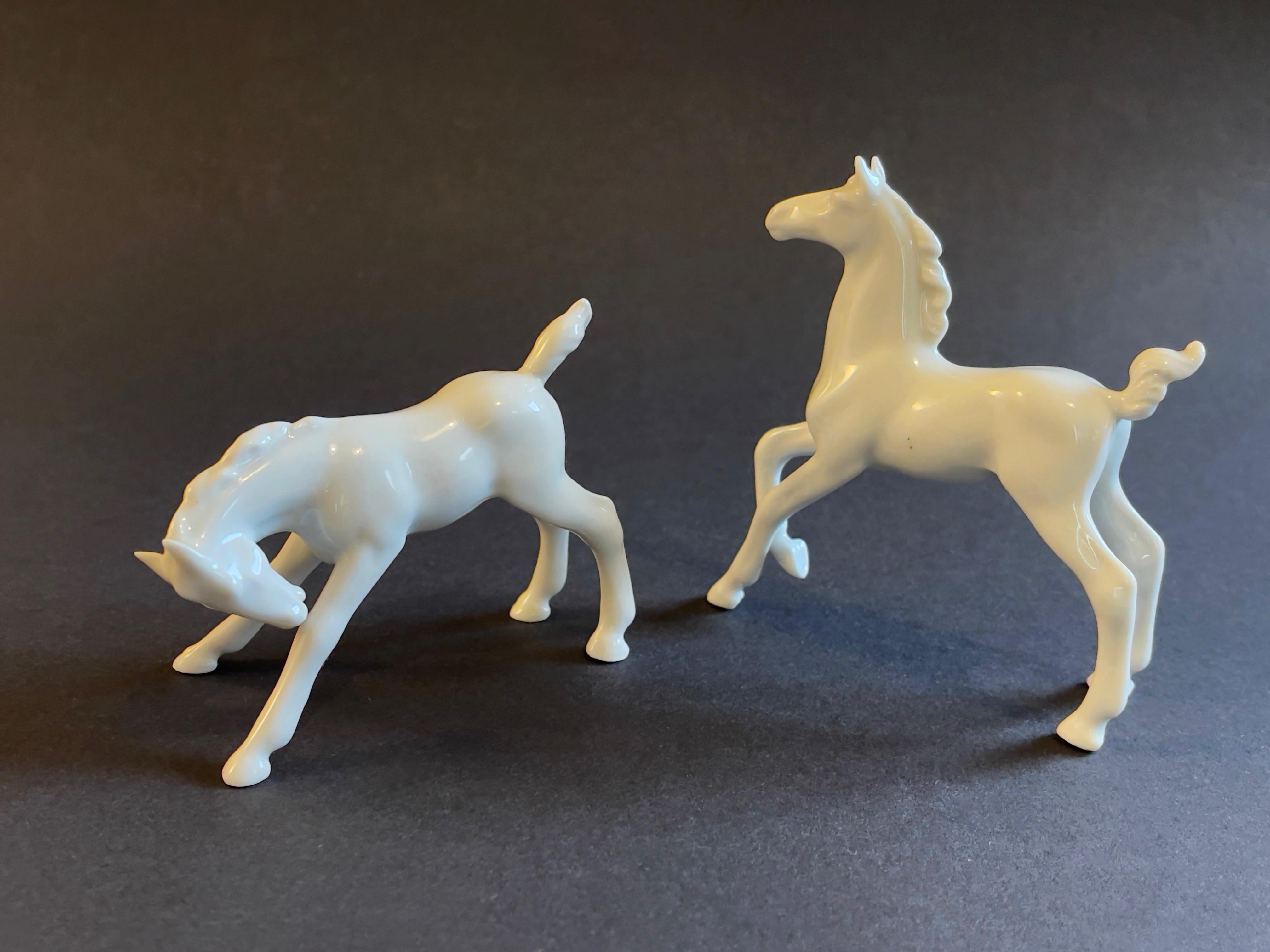 Porcellana Puledri di porcellana del 1950, arte di metà secolo di Metzler & Ortloff, Germania Est (DDR) in vendita