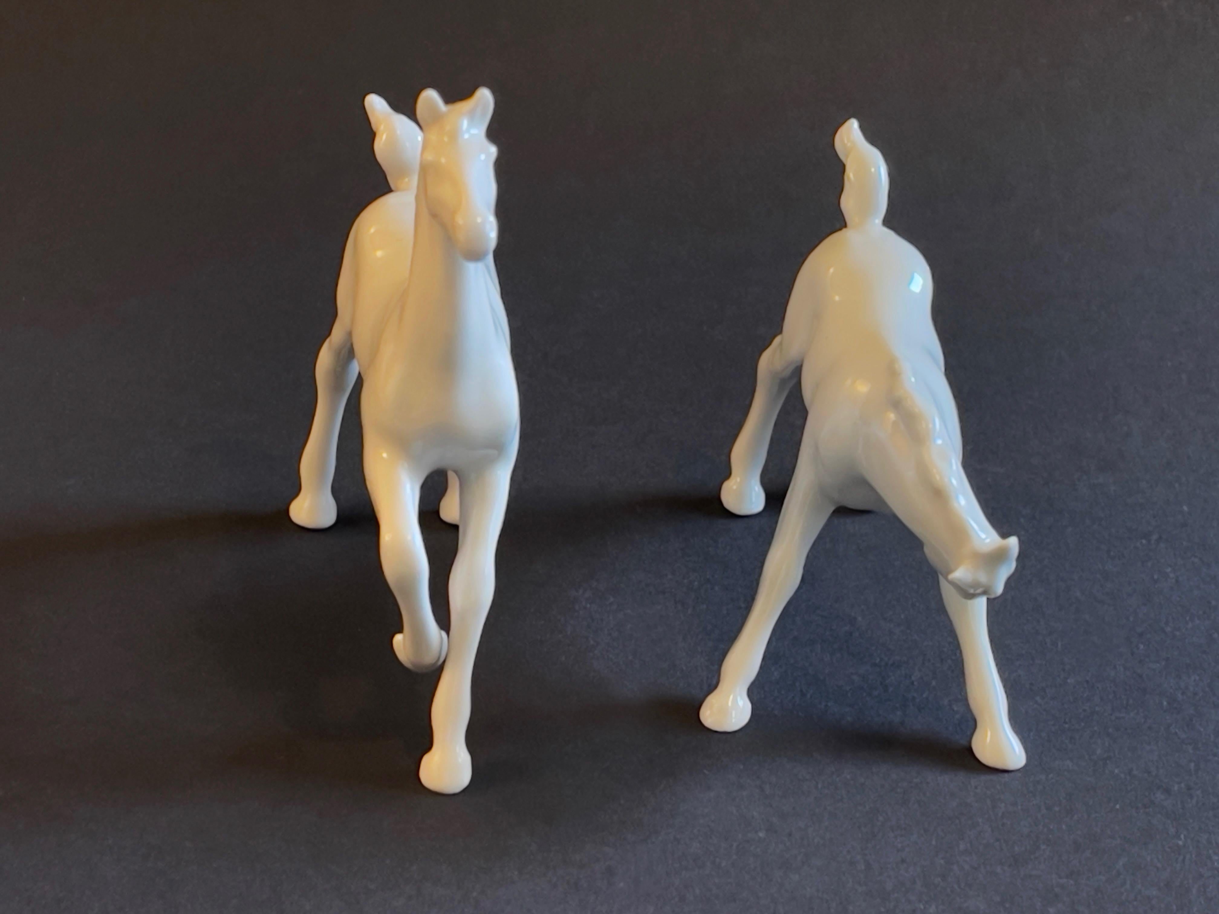 Puledri di porcellana del 1950, arte di metà secolo di Metzler & Ortloff, Germania Est (DDR) in vendita 1