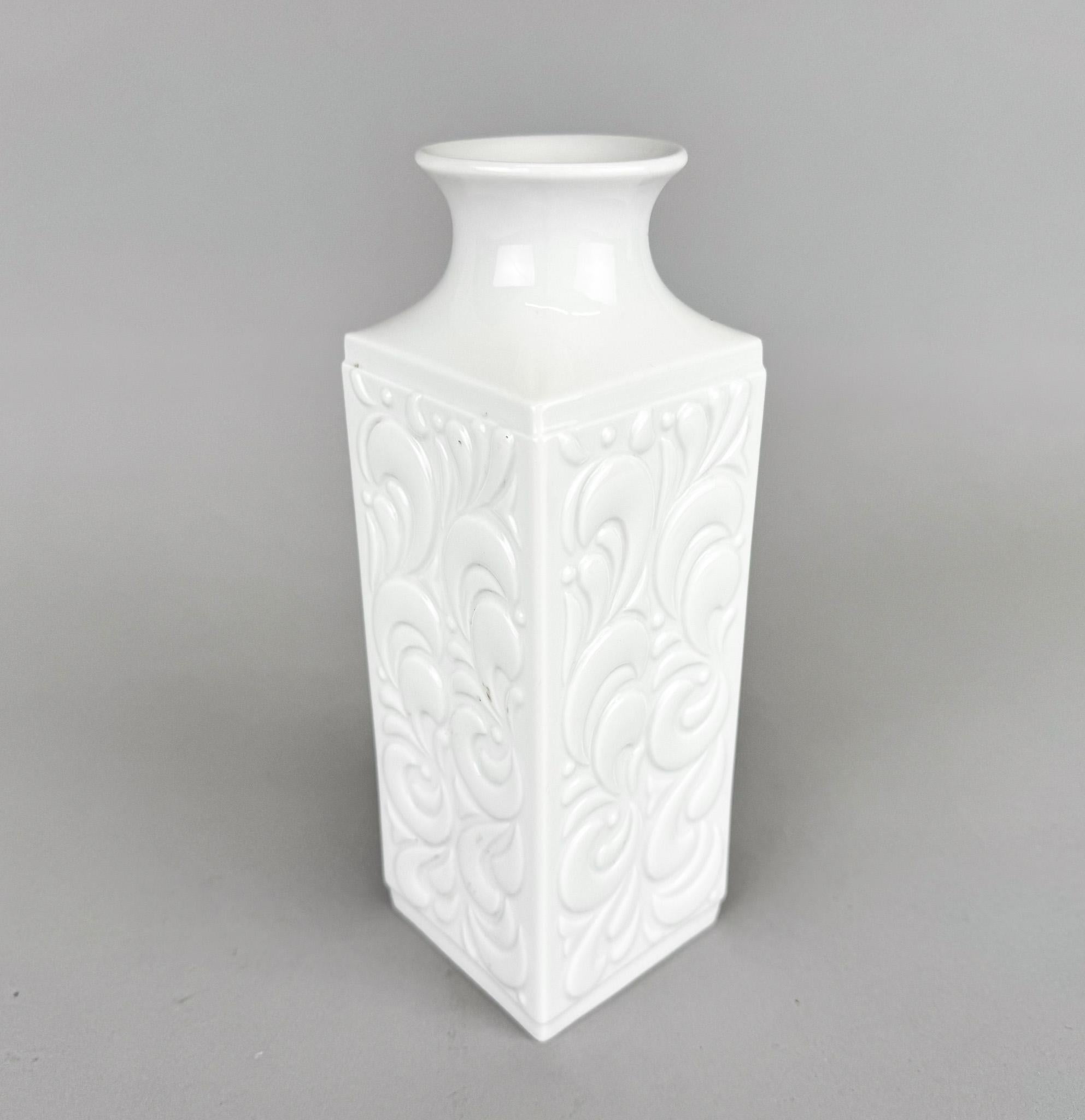 Mid-Century moderno Vaso in porcellana di Hutschenreuther del 1950 in vendita