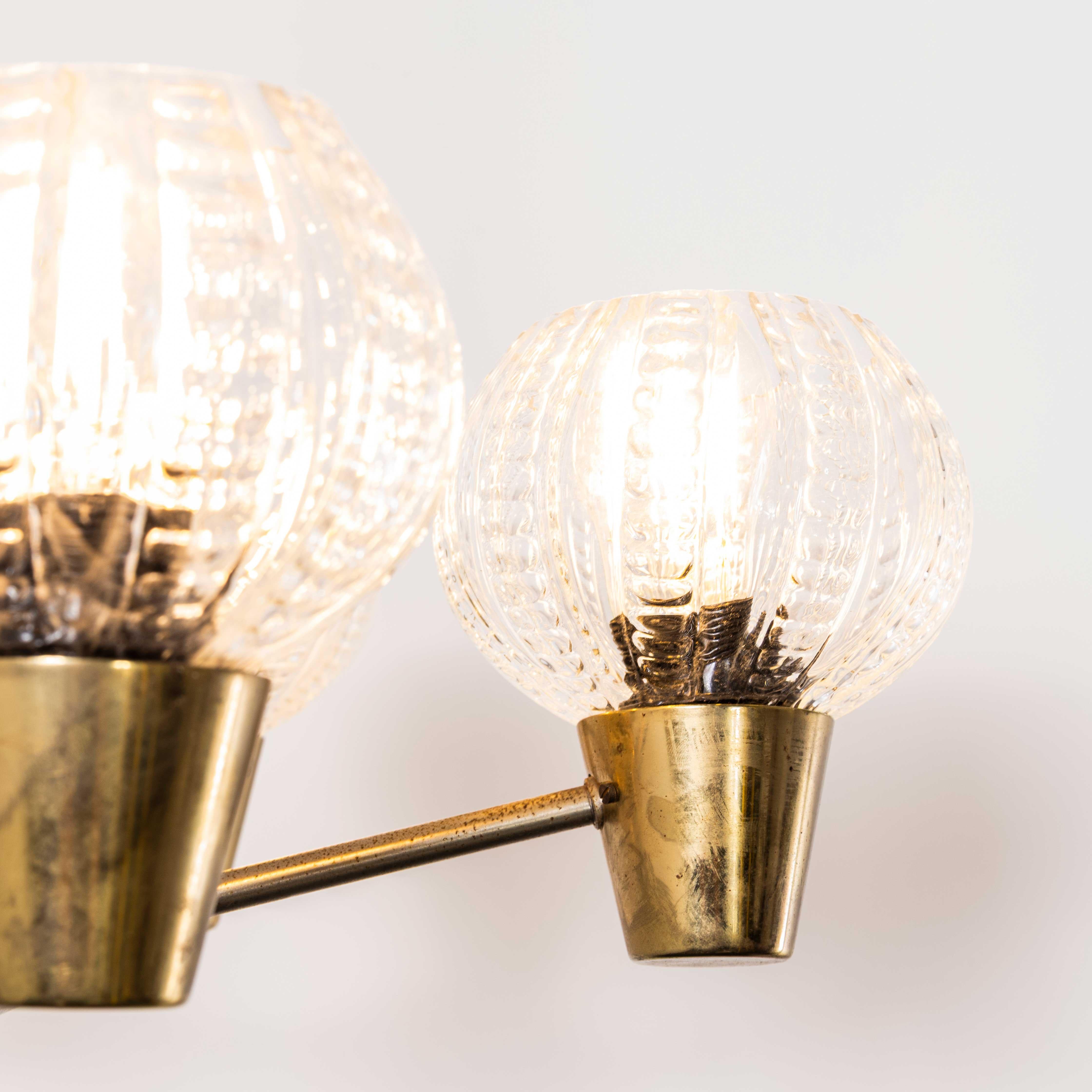 Metà XX secolo Lampadario a sospensione a cinque baccelli di cristallo prismatico degli anni '50 in vendita