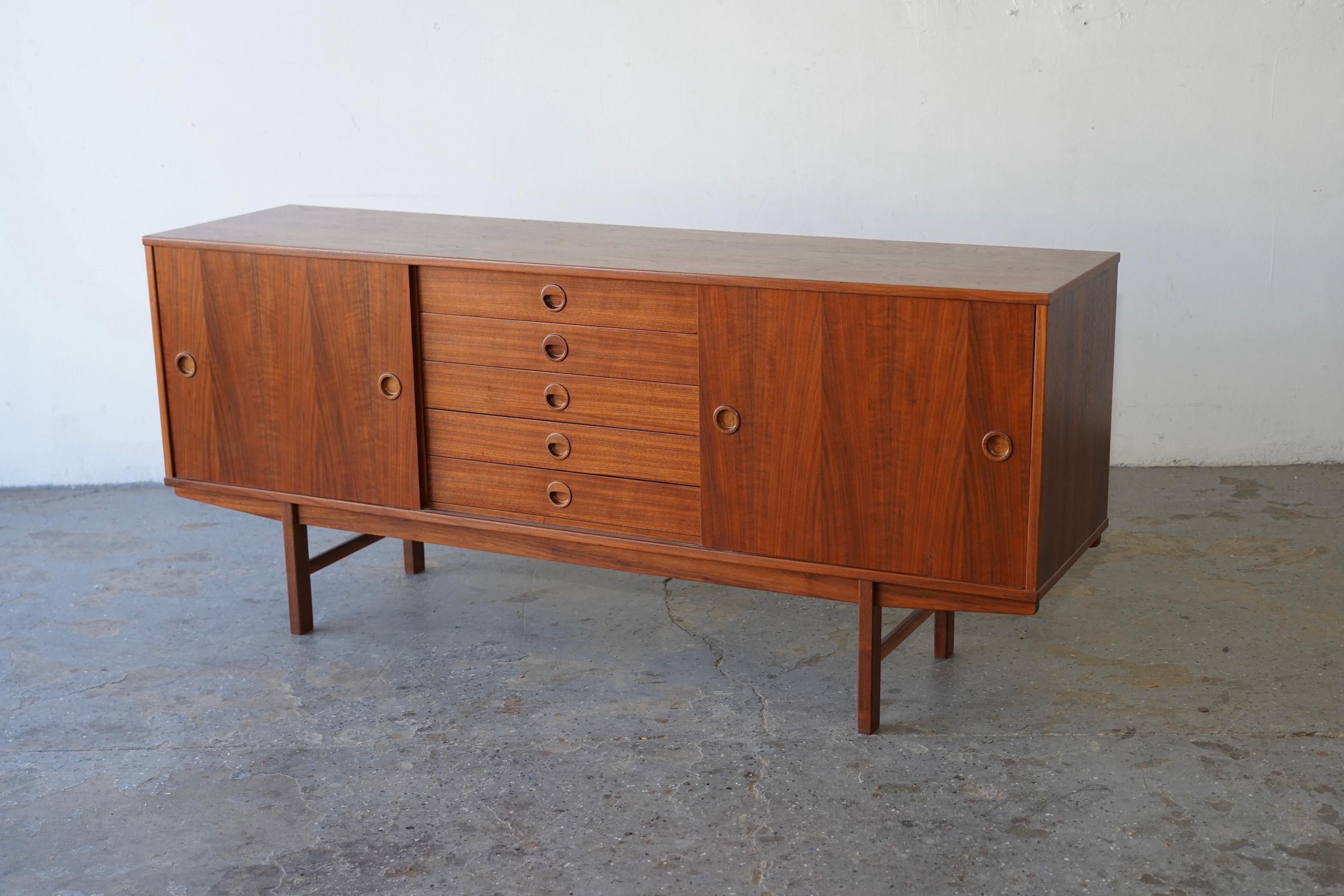 Professionell restaurierte Dux-Anrichte aus dänischem Teakholz, Mid-Century Modern, 1950er Jahre im Angebot 5