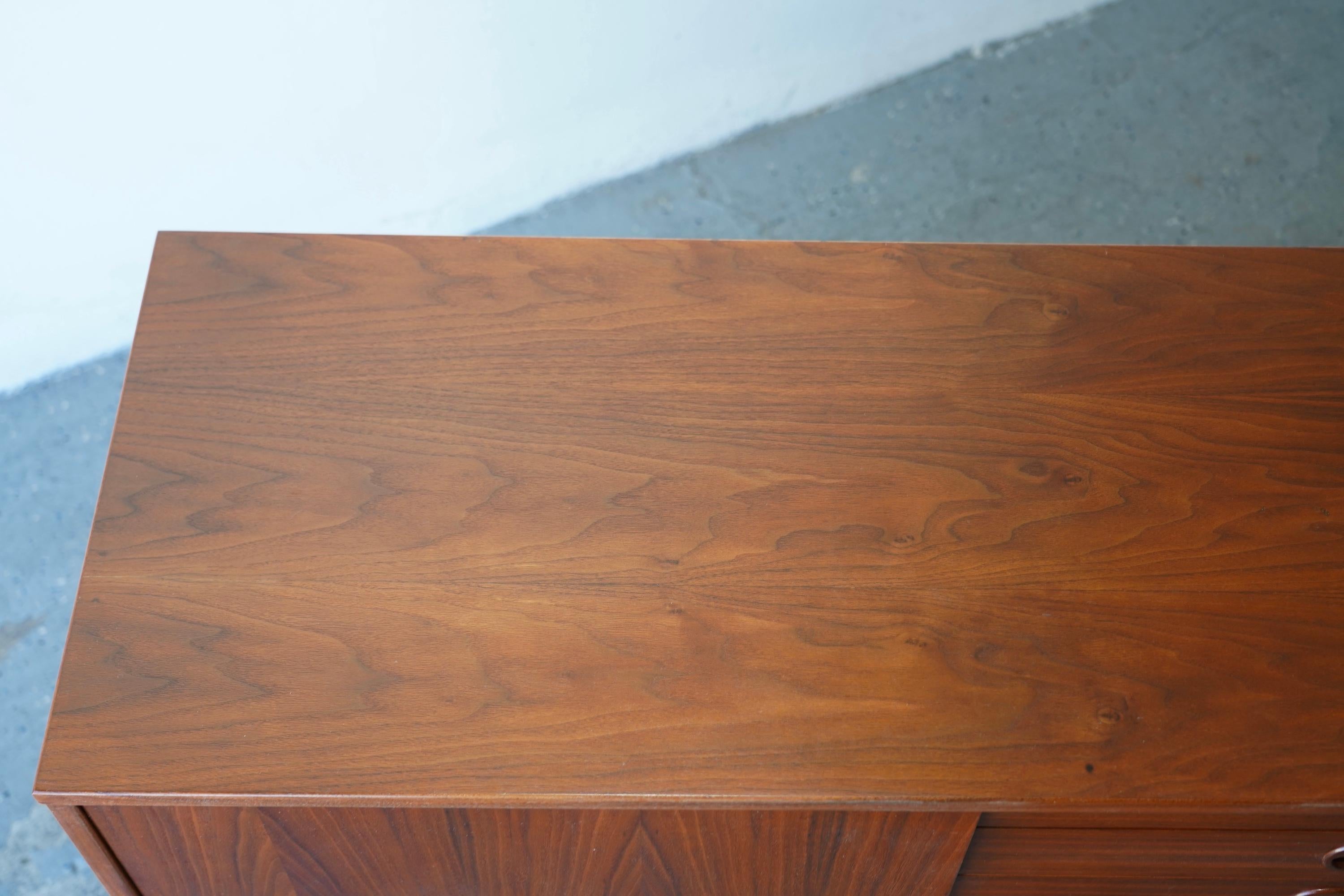 Professionell restaurierte Dux-Anrichte aus dänischem Teakholz, Mid-Century Modern, 1950er Jahre im Angebot 6