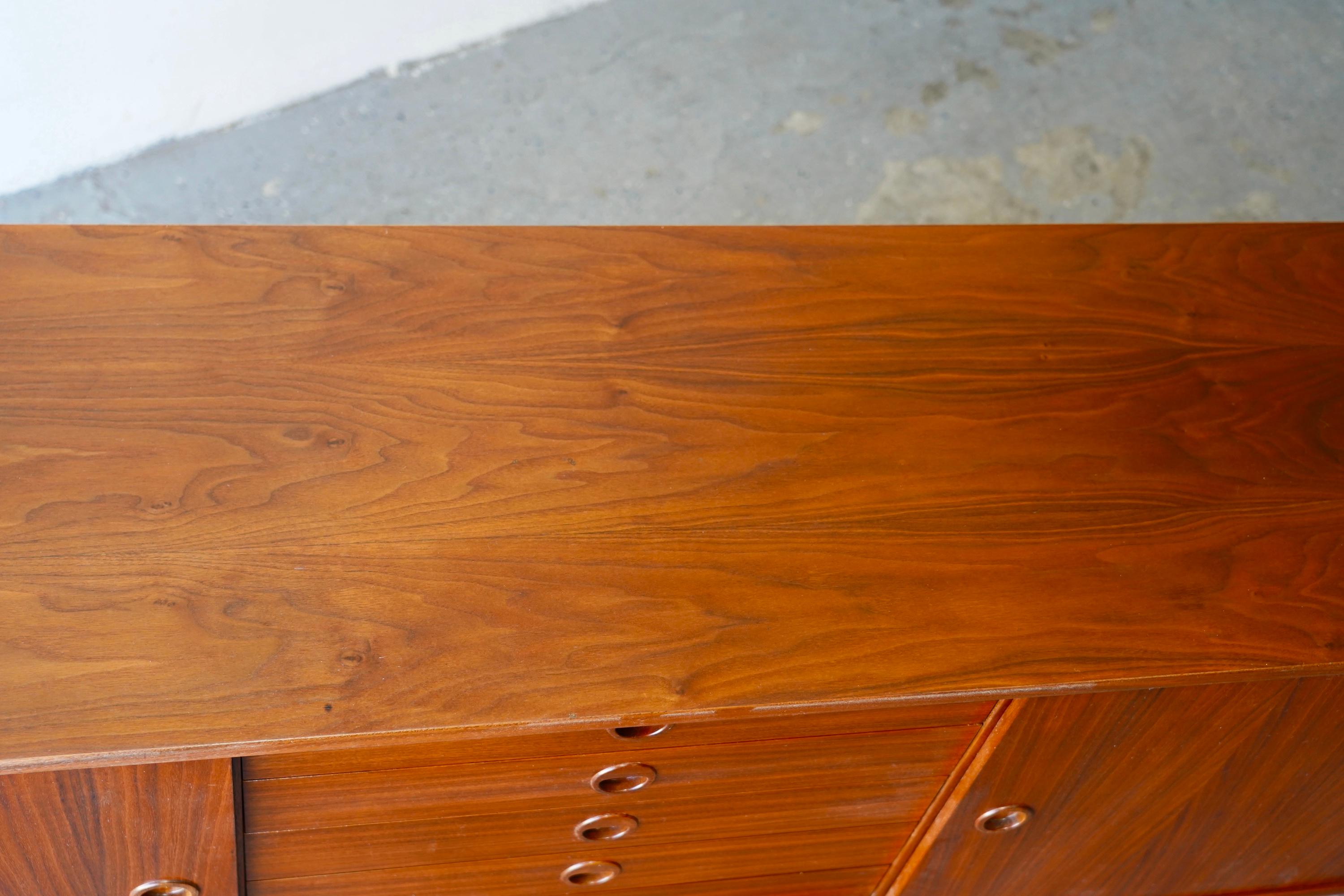 Professionell restaurierte Dux-Anrichte aus dänischem Teakholz, Mid-Century Modern, 1950er Jahre im Angebot 7