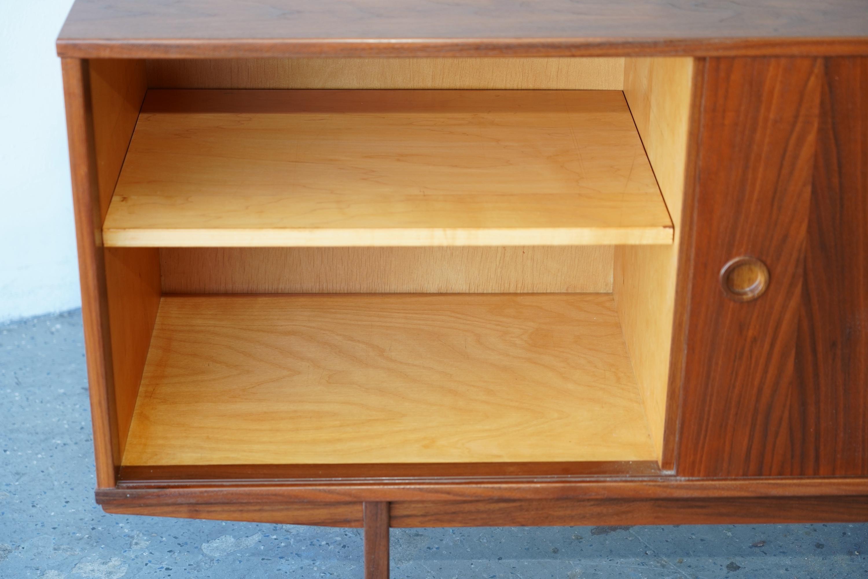 Professionell restaurierte Dux-Anrichte aus dänischem Teakholz, Mid-Century Modern, 1950er Jahre im Angebot 1