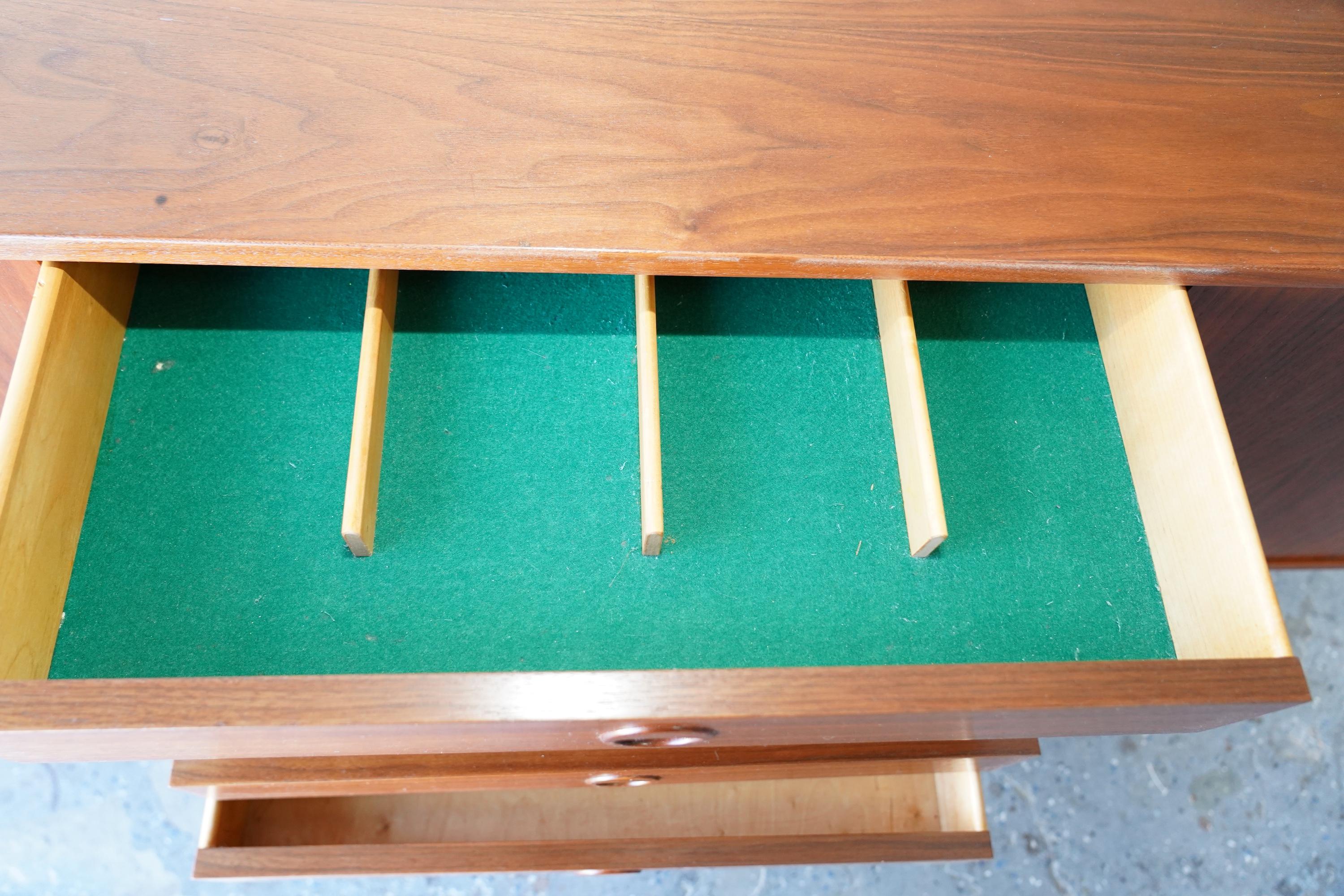 Professionell restaurierte Dux-Anrichte aus dänischem Teakholz, Mid-Century Modern, 1950er Jahre im Angebot 2