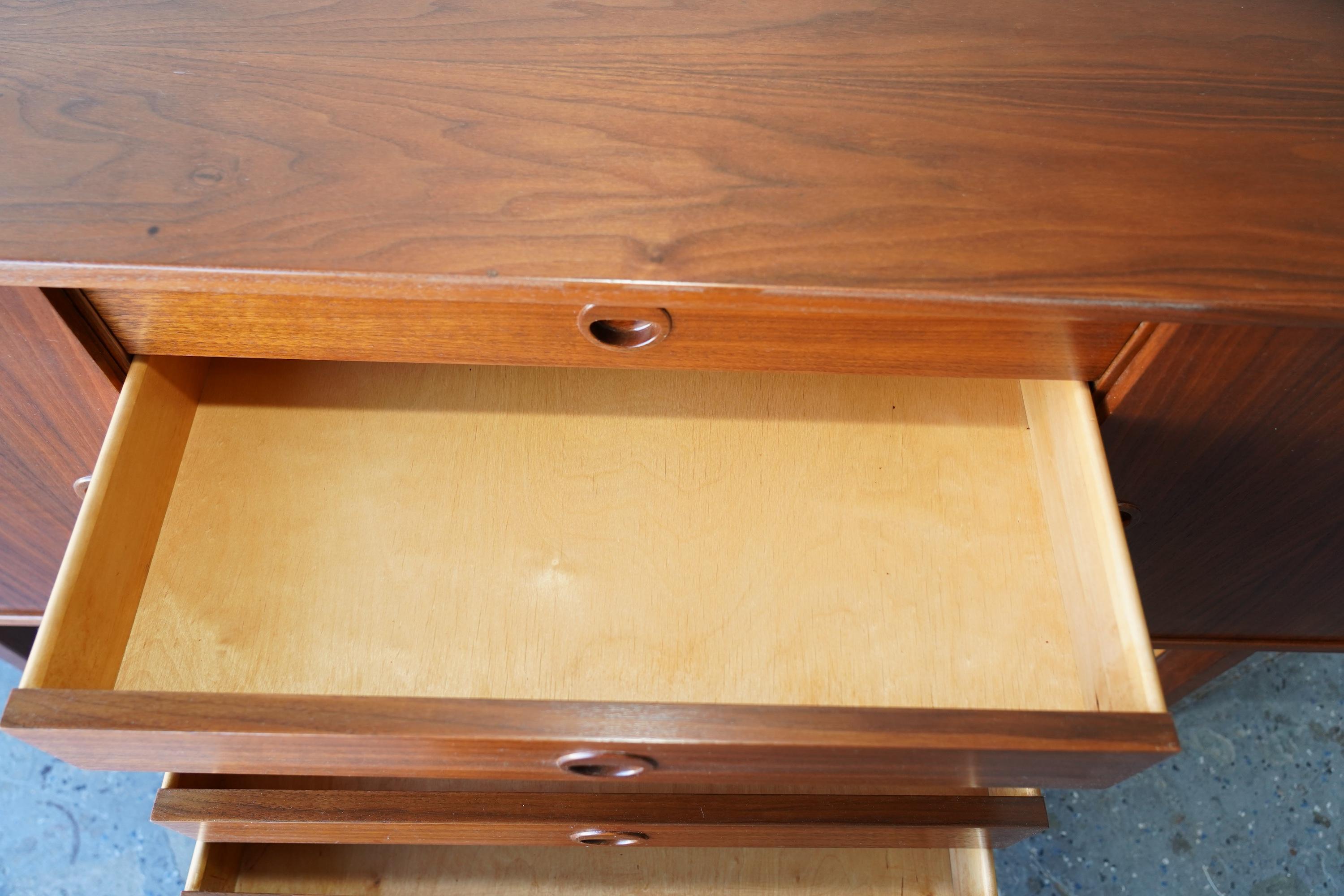 Professionell restaurierte Dux-Anrichte aus dänischem Teakholz, Mid-Century Modern, 1950er Jahre im Angebot 4