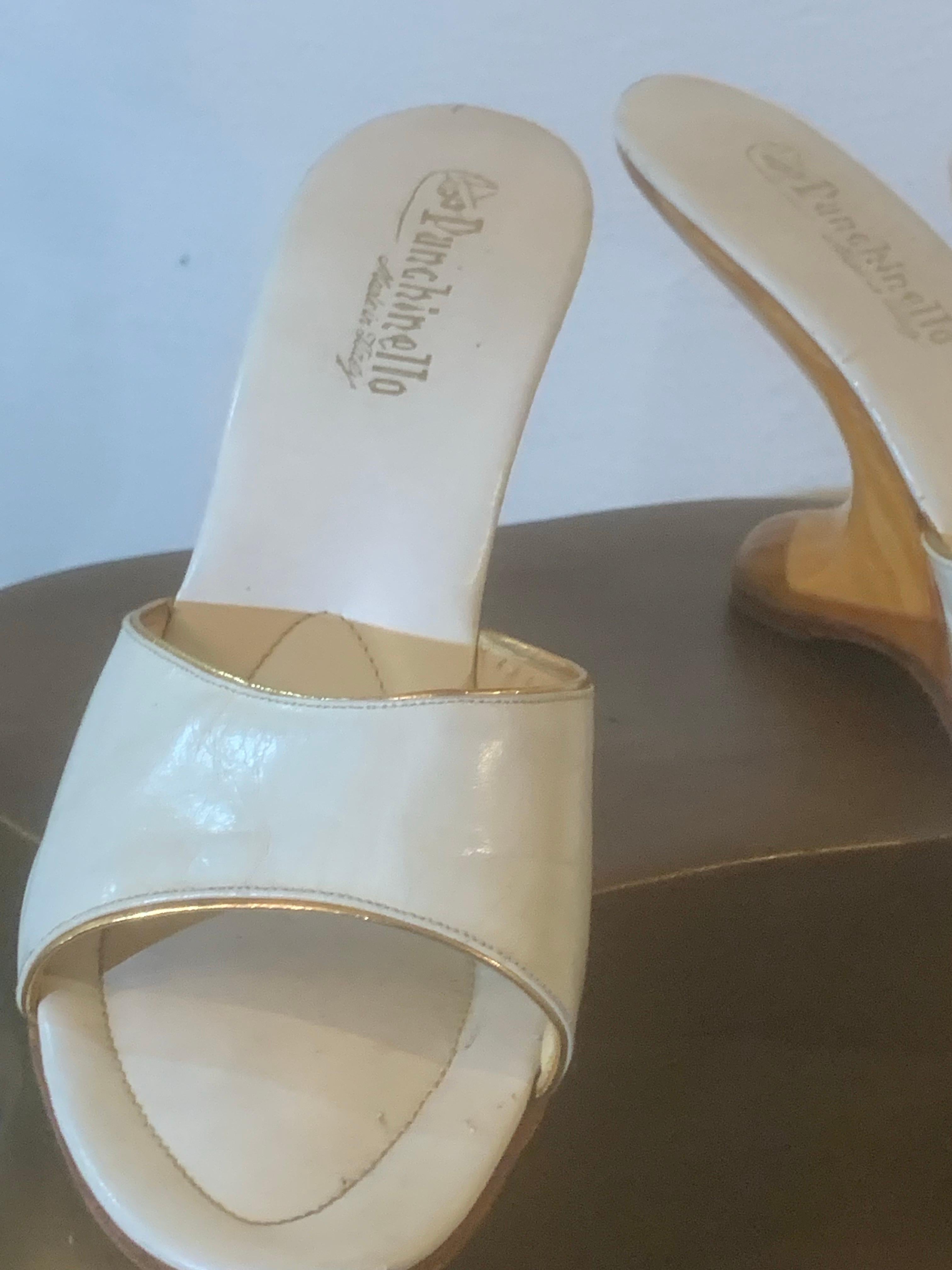 1950s Punchinello Scivoli in pelle bianca con tacco in legno scolpito a sbalzo in vendita 3