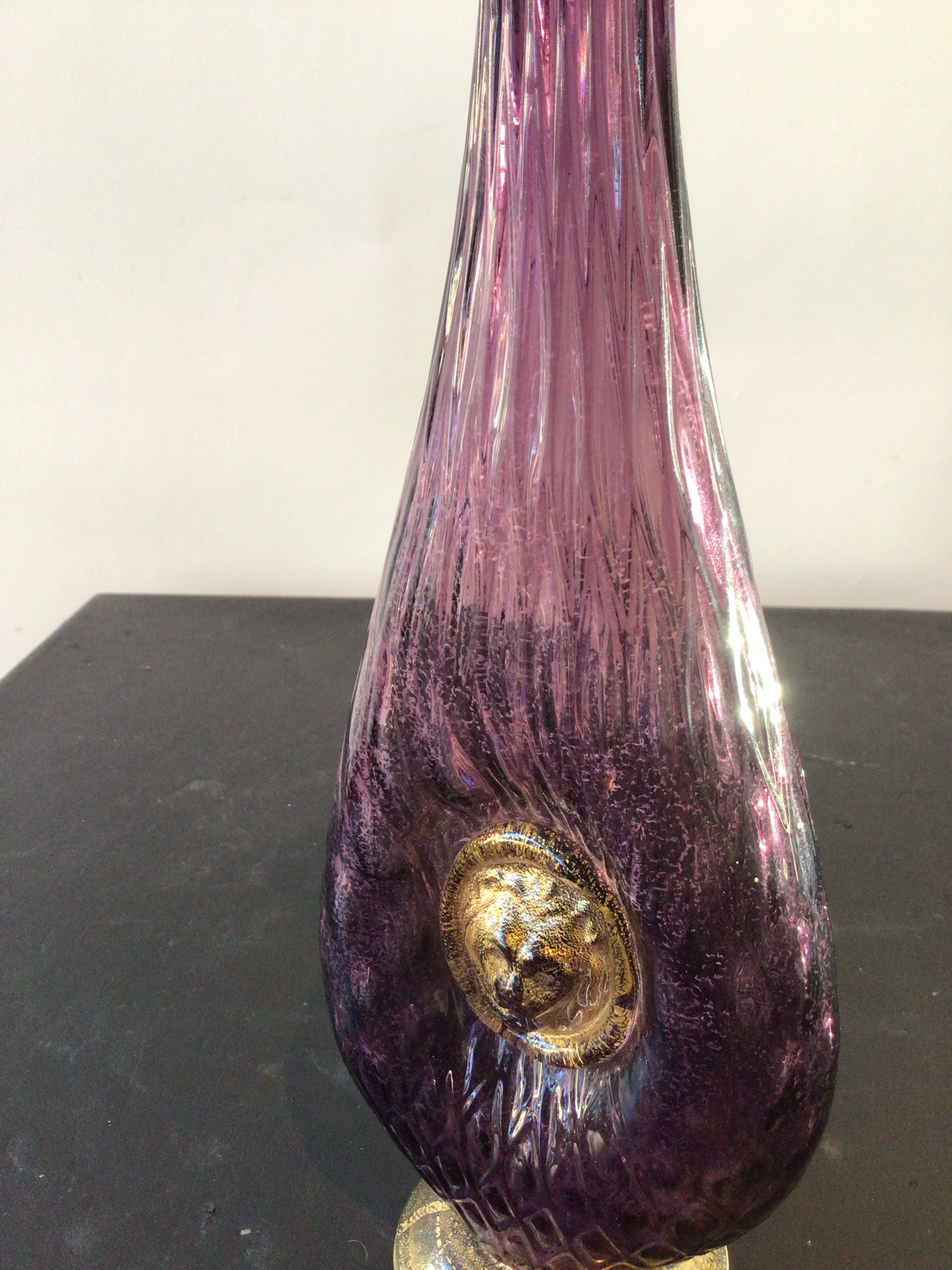 Vase de Murano violet des années 1950 avec tête de lion en vente 6