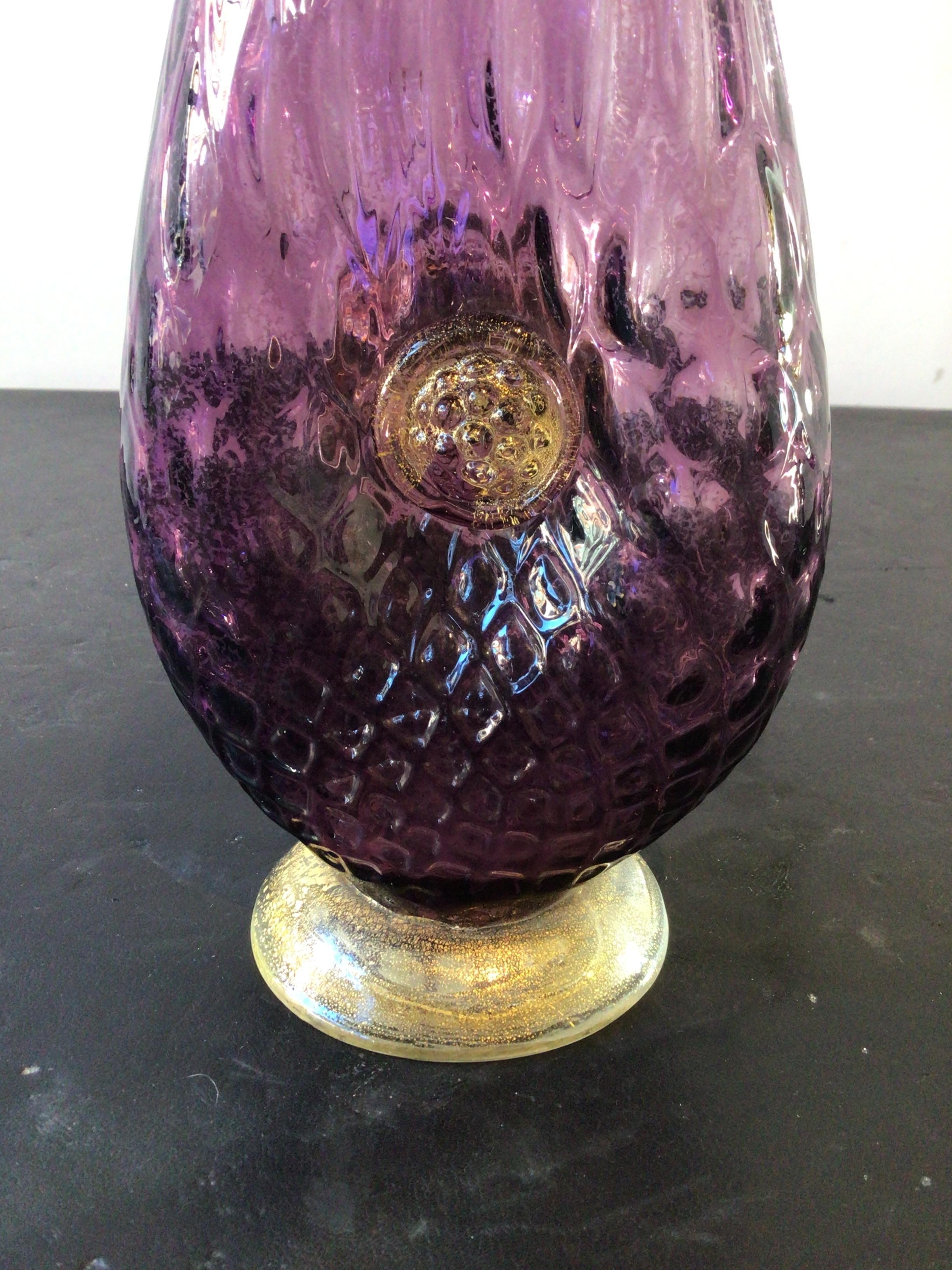 Vase de Murano violet des années 1950 avec tête de lion en vente 3