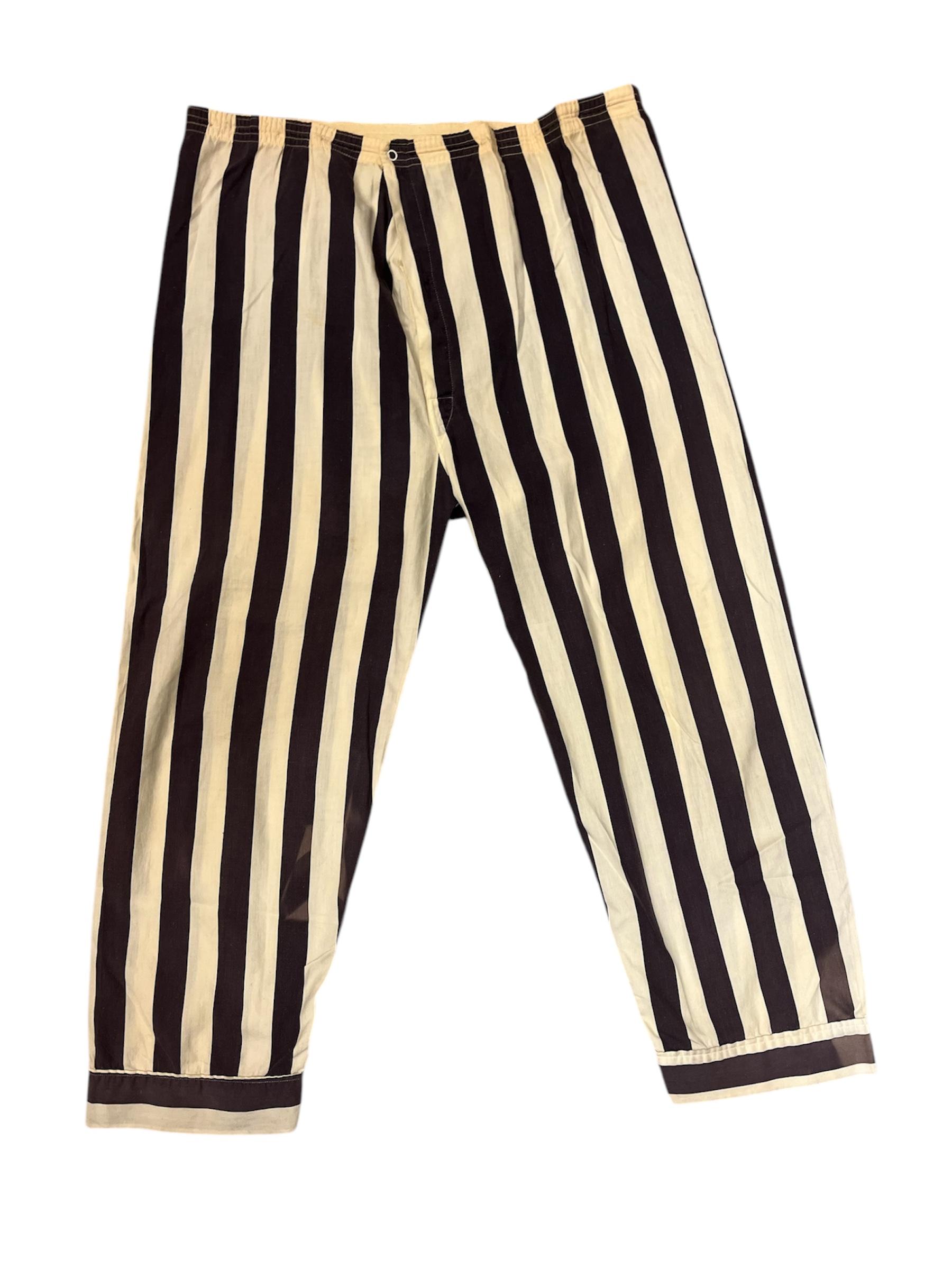 1950s Purple & White Striped Cotton Heart Pocket  Pajamas Two Piece In Good Condition For Sale In New York, NY