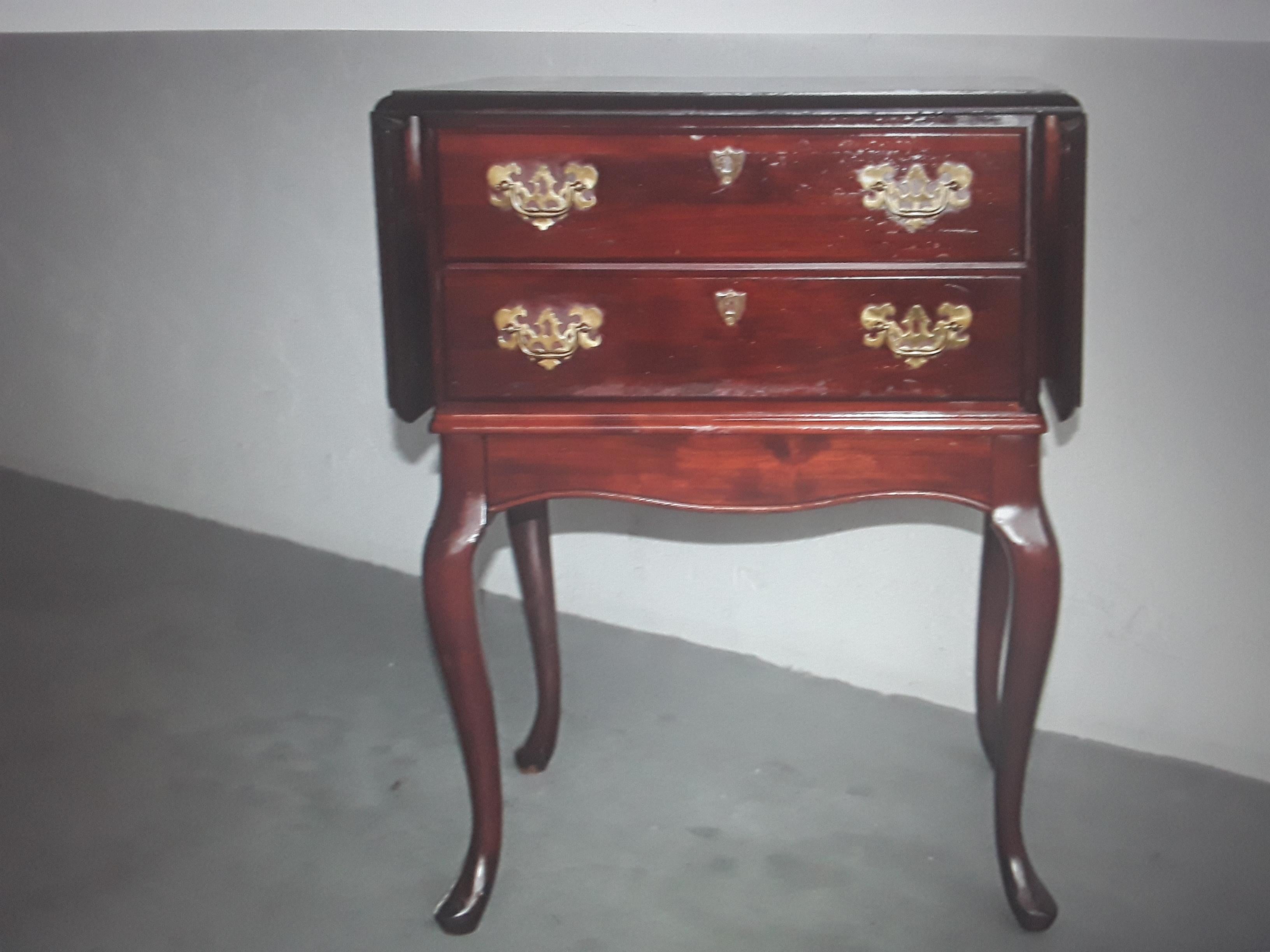American 1950's Queen Anne style Lowboy Table with Extending Sides For Sale