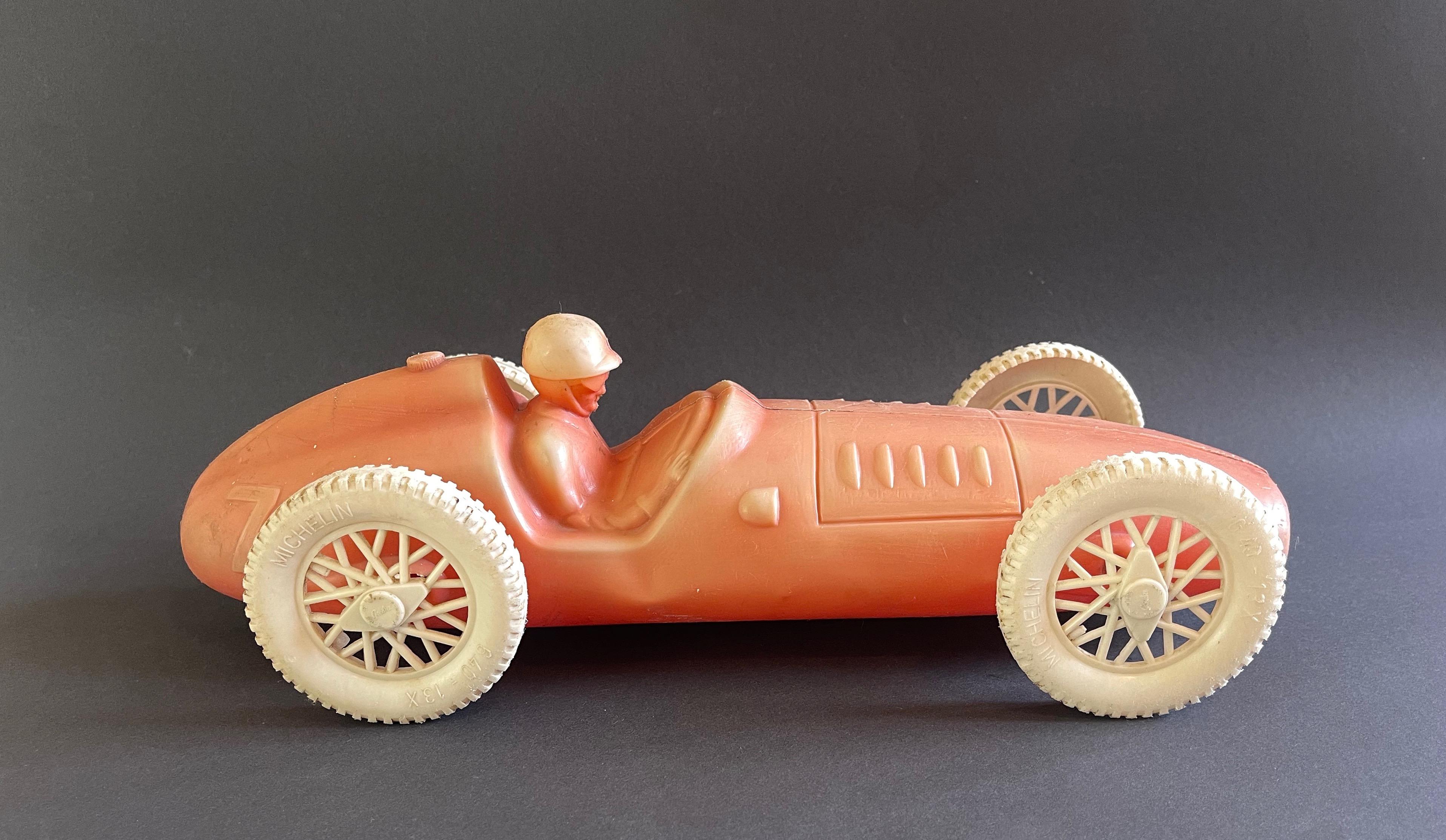 Mid-Century Modern Modèle réduit ou jouet de voiture de course des années 1950 ''No. 7'' Oldtimer Ferrari 500 by Geobra, Germany en vente