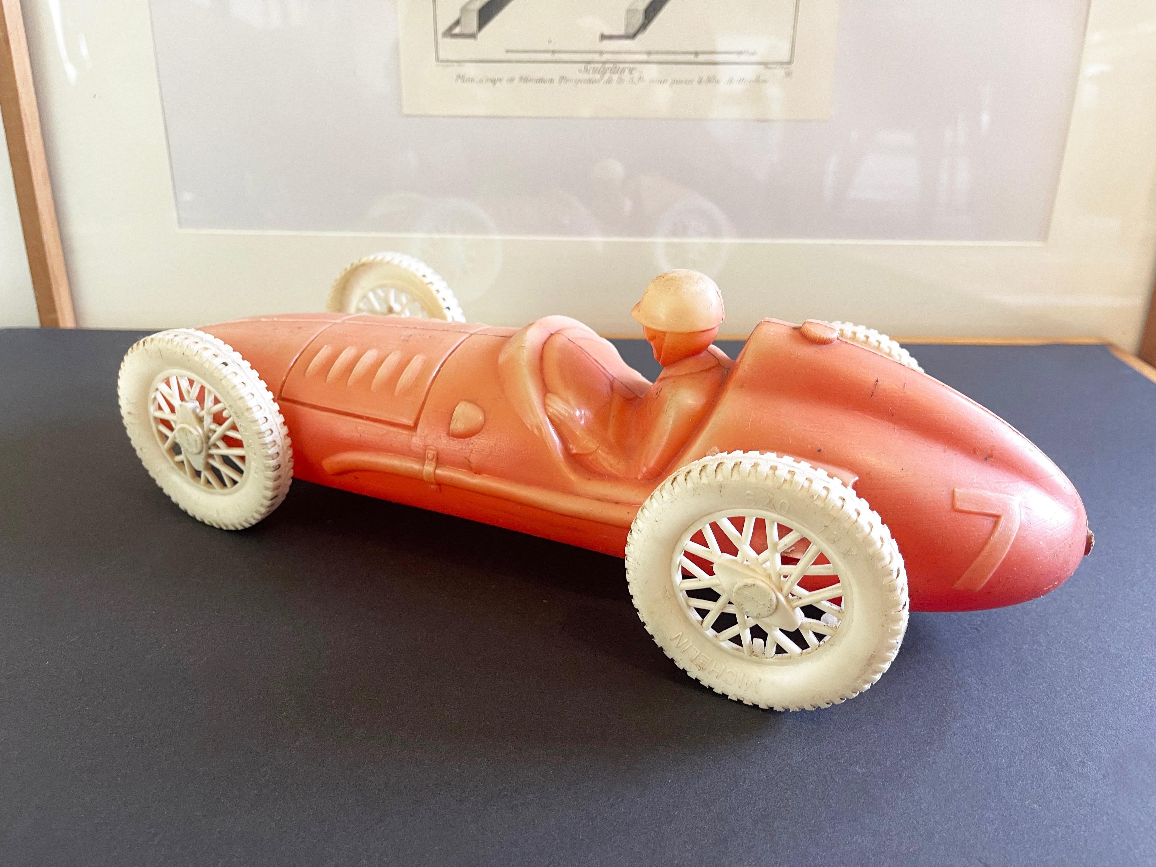 Plastique Modèle réduit ou jouet de voiture de course des années 1950 ''No. 7'' Oldtimer Ferrari 500 by Geobra, Germany en vente