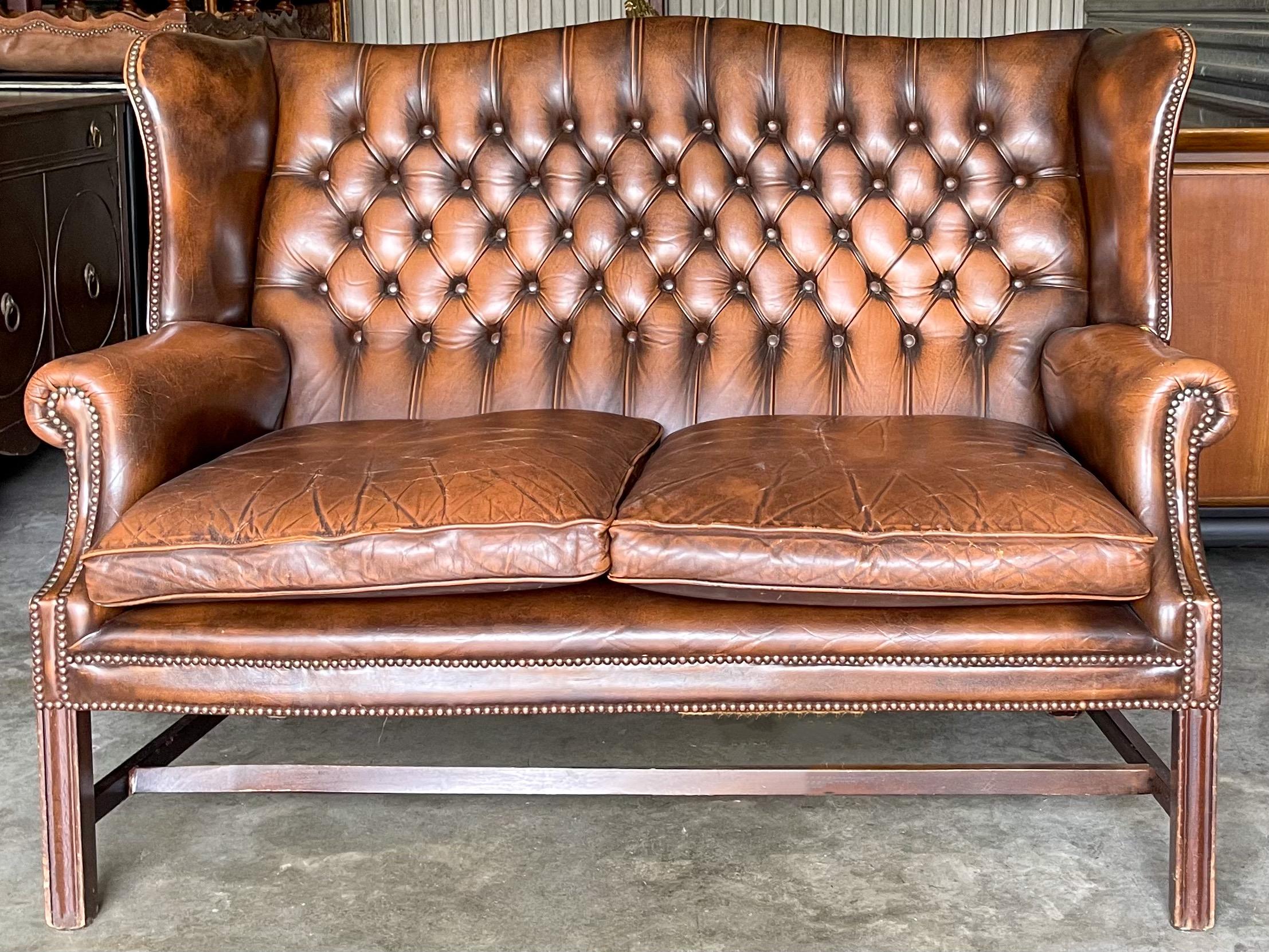 Mid-20th Century 1950s Ralph Lauren Style English Tufted Leather Chesterfield Settee / Sofa
