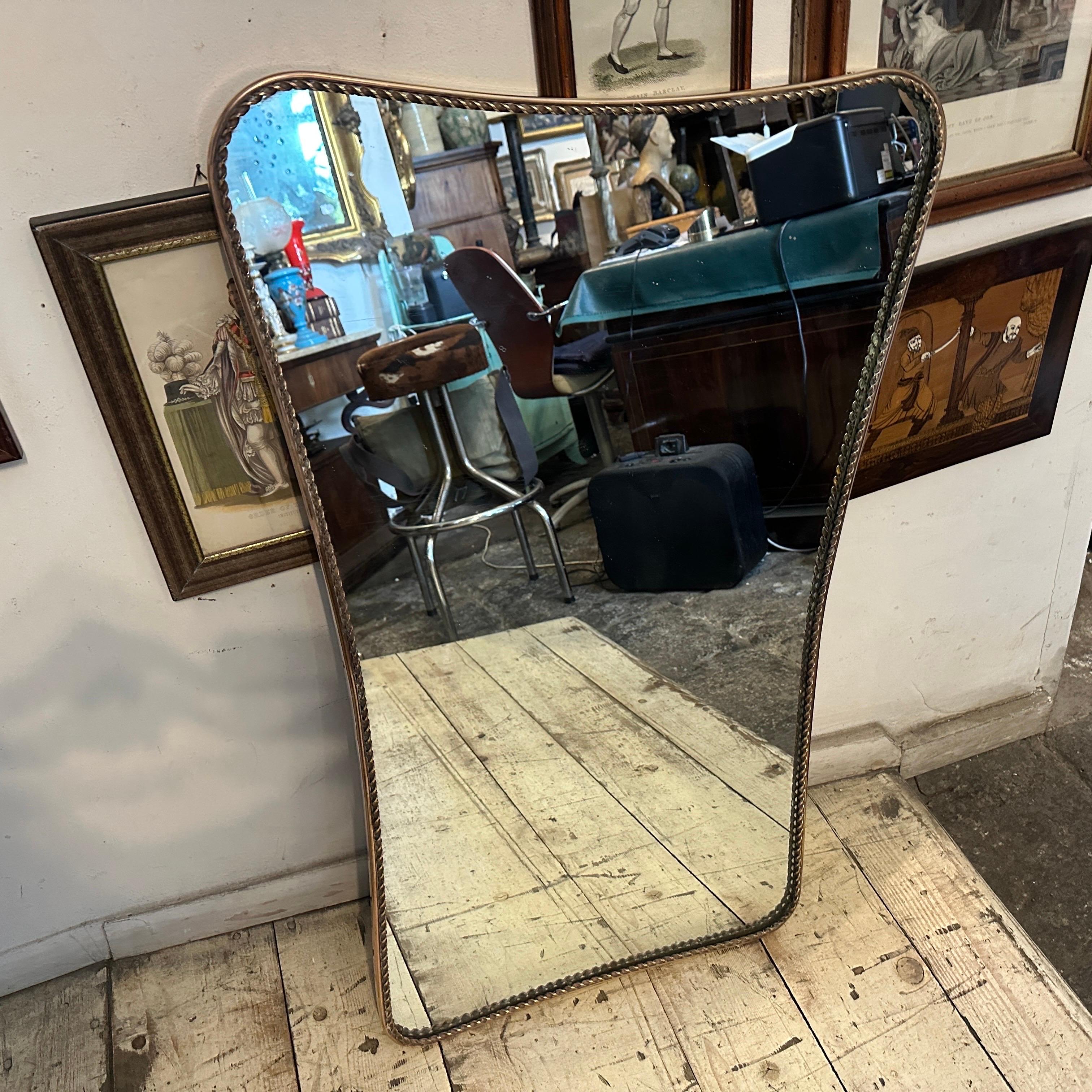 Espejo de pared italiano con forma de biscuit, estilo Gio Ponti, raro, de mediados de siglo 1950 en venta 3