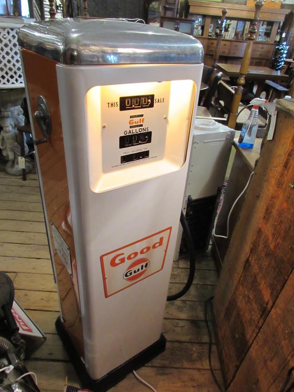 1950s, rare Gulf Co. made two sided gas pump. Newly painted panels, with original signage. Actual pumps removed and rewired for lighting from inside.

Made by Gulf
period late 1950s

All steel consruction.